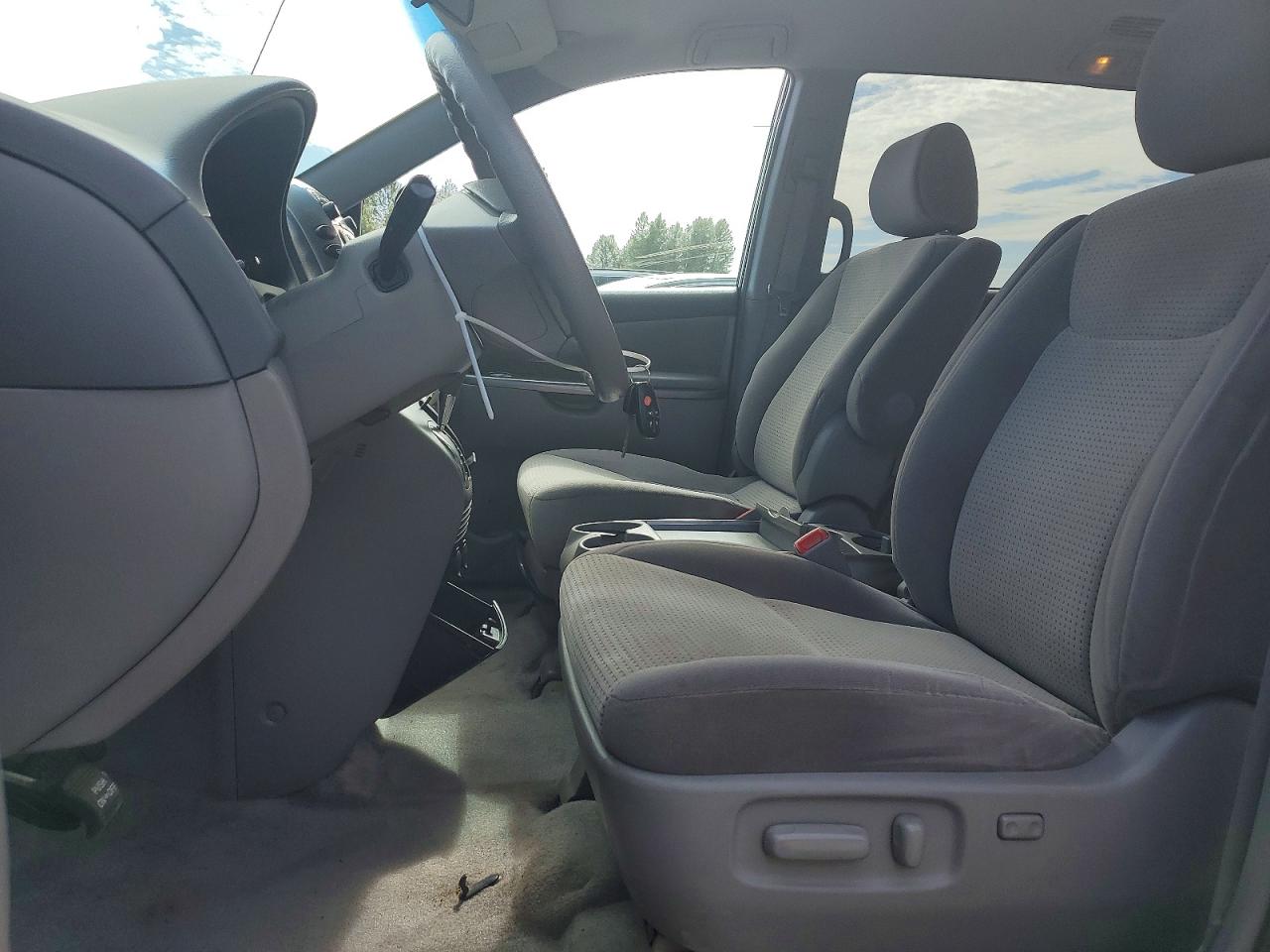 2007 Toyota Sienna Le 7-passenger Burgundy vin: 5TDZK23C97S028194