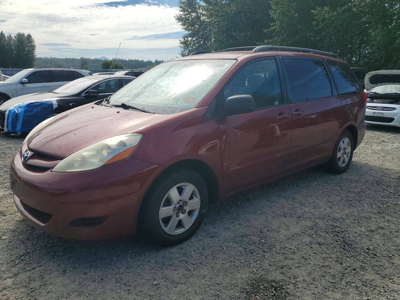 2007 Toyota Sienna Le 7-passenger Burgundy vin: 5TDZK23C97S028194
