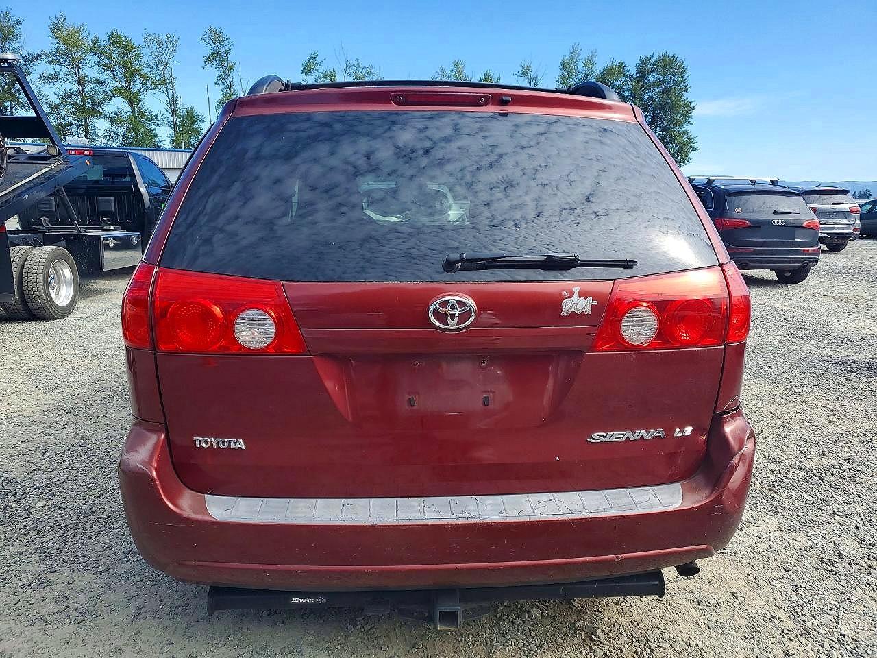 2007 Toyota Sienna Le 7-passenger Burgundy vin: 5TDZK23C97S028194
