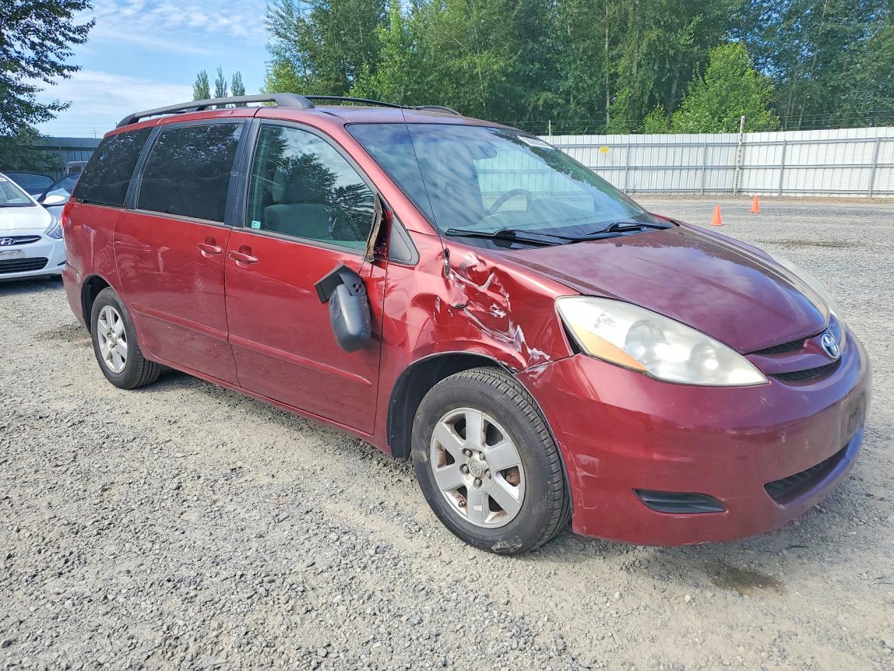 2007 Toyota Sienna Le 7-passenger Burgundy vin: 5TDZK23C97S028194