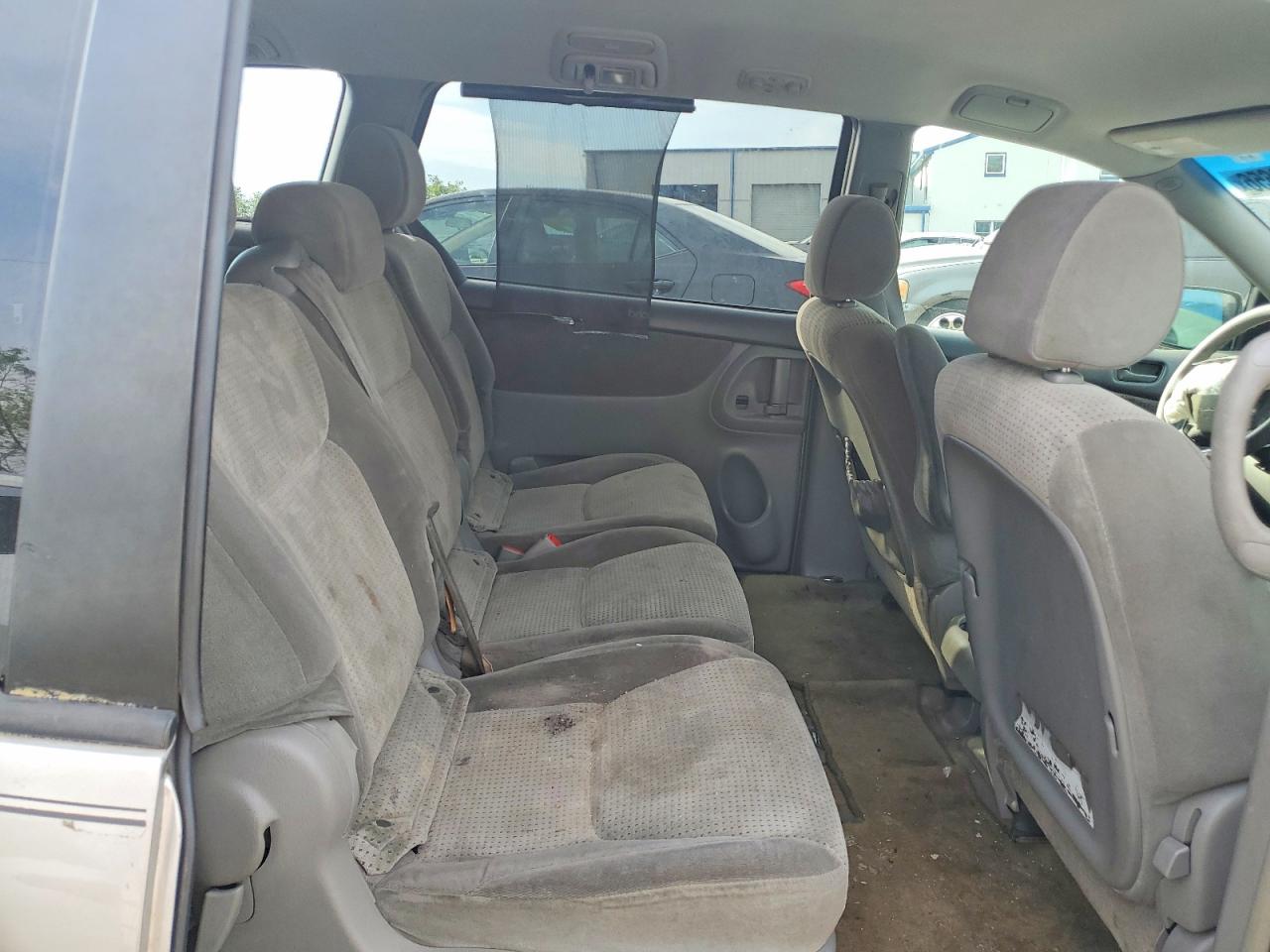 2007 Toyota Sienna Le 8-passenger Silver vin: 5TDZK23C97S044282