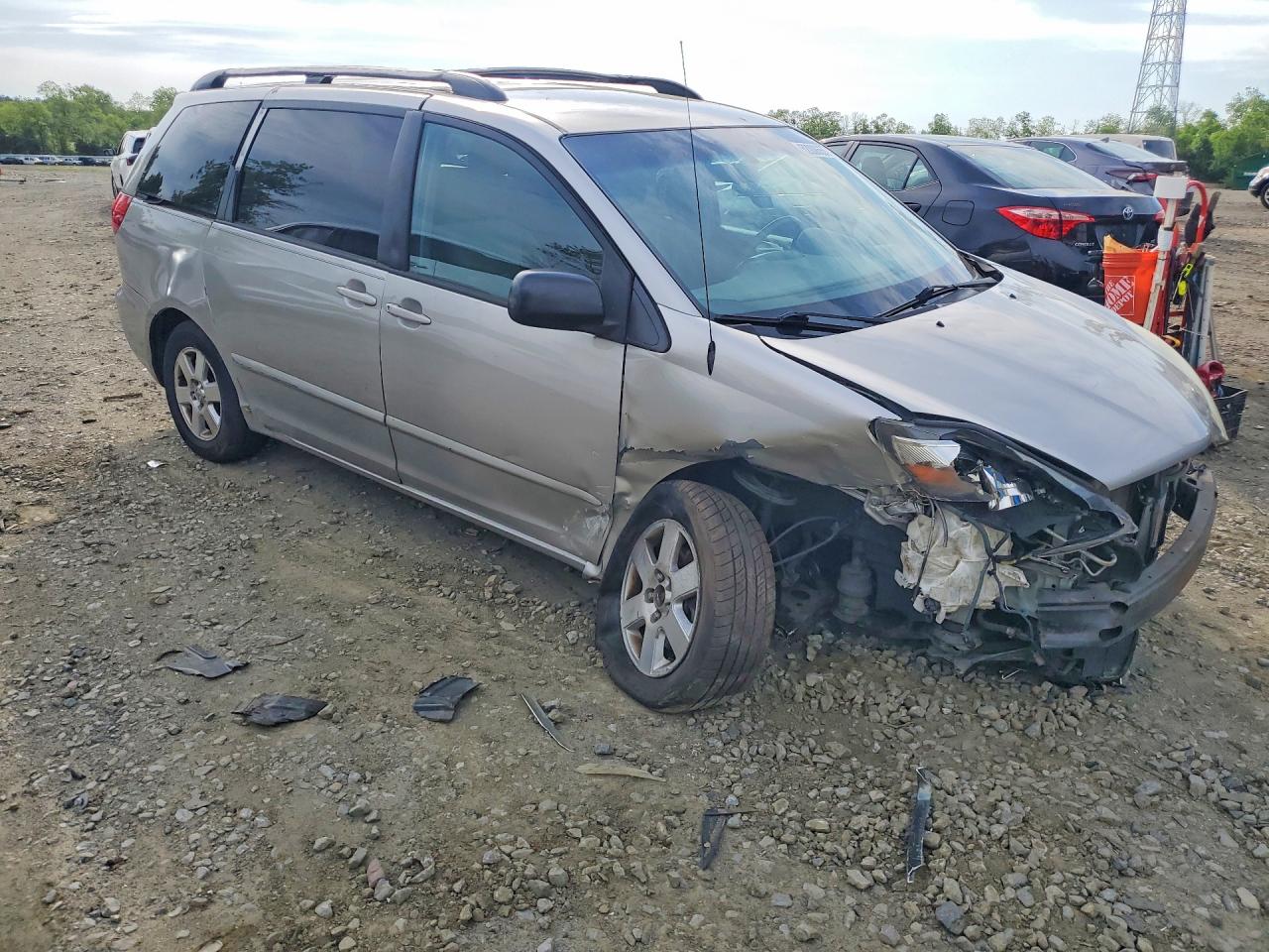 2007 Toyota Sienna Le 8-passenger Silver vin: 5TDZK23C97S044282