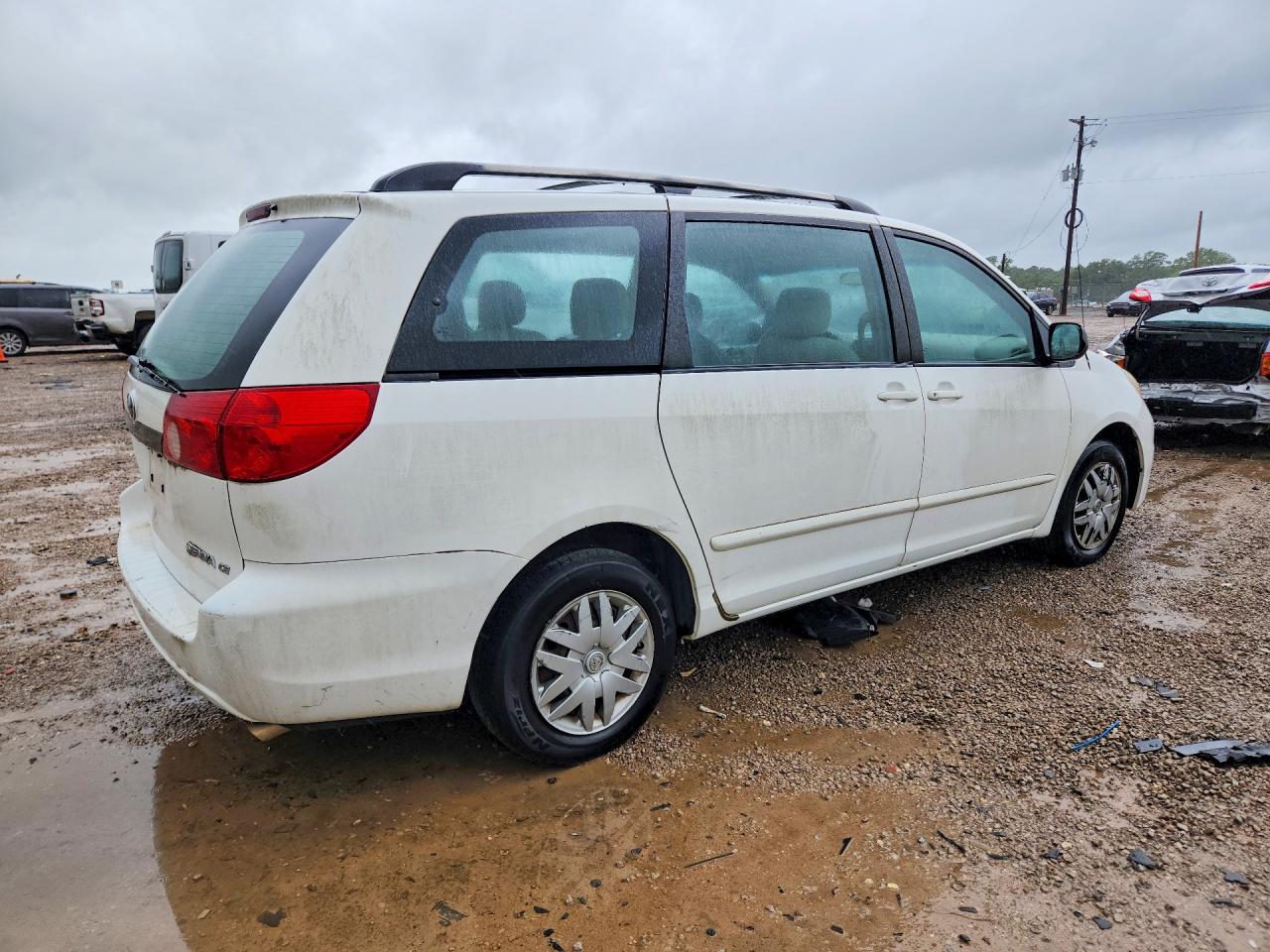 2007 Toyota Sienna Ce 7-passenger White vin: 5TDZK23C97S064743