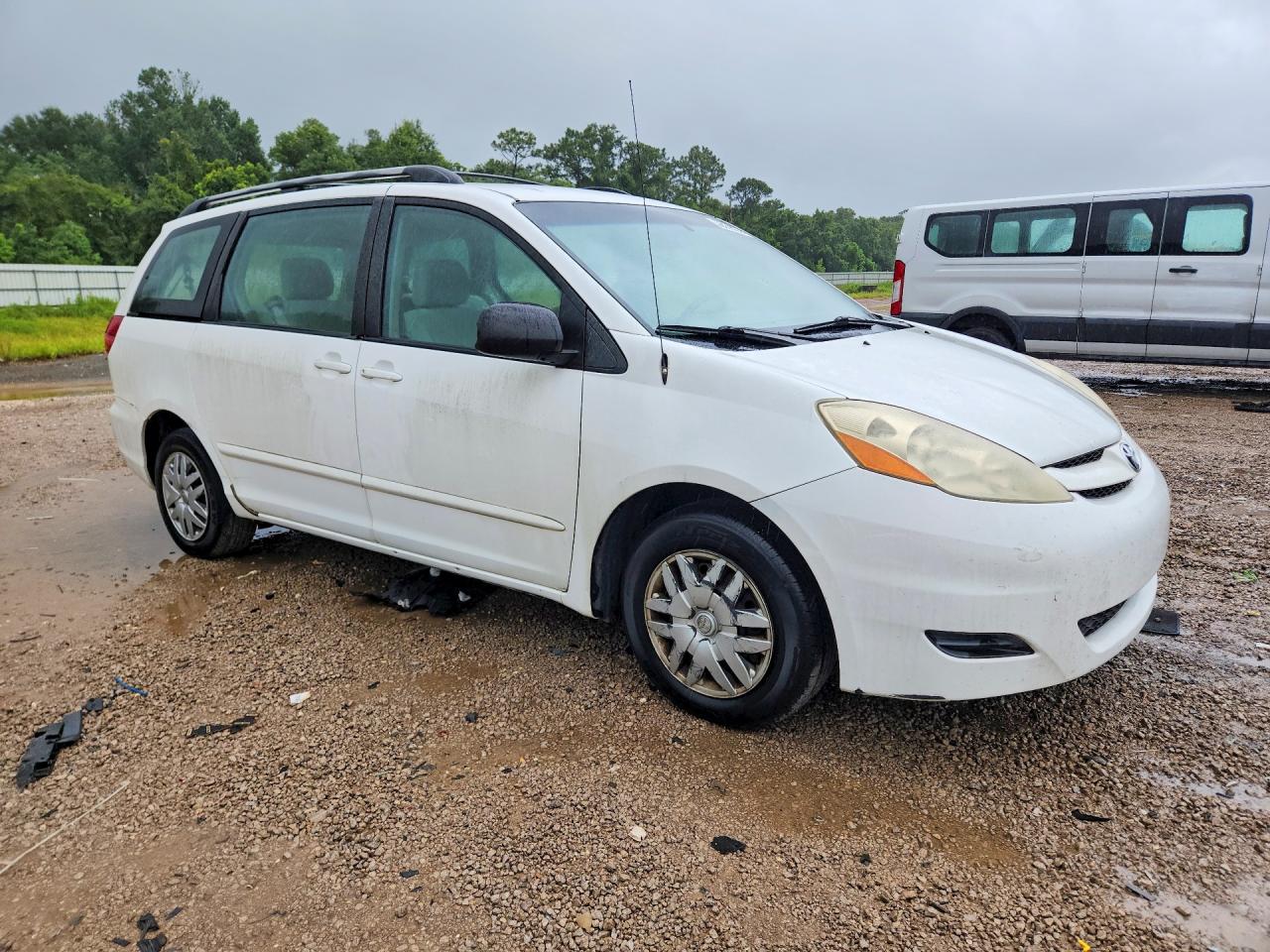 2007 Toyota Sienna Ce 7-passenger White vin: 5TDZK23C97S064743