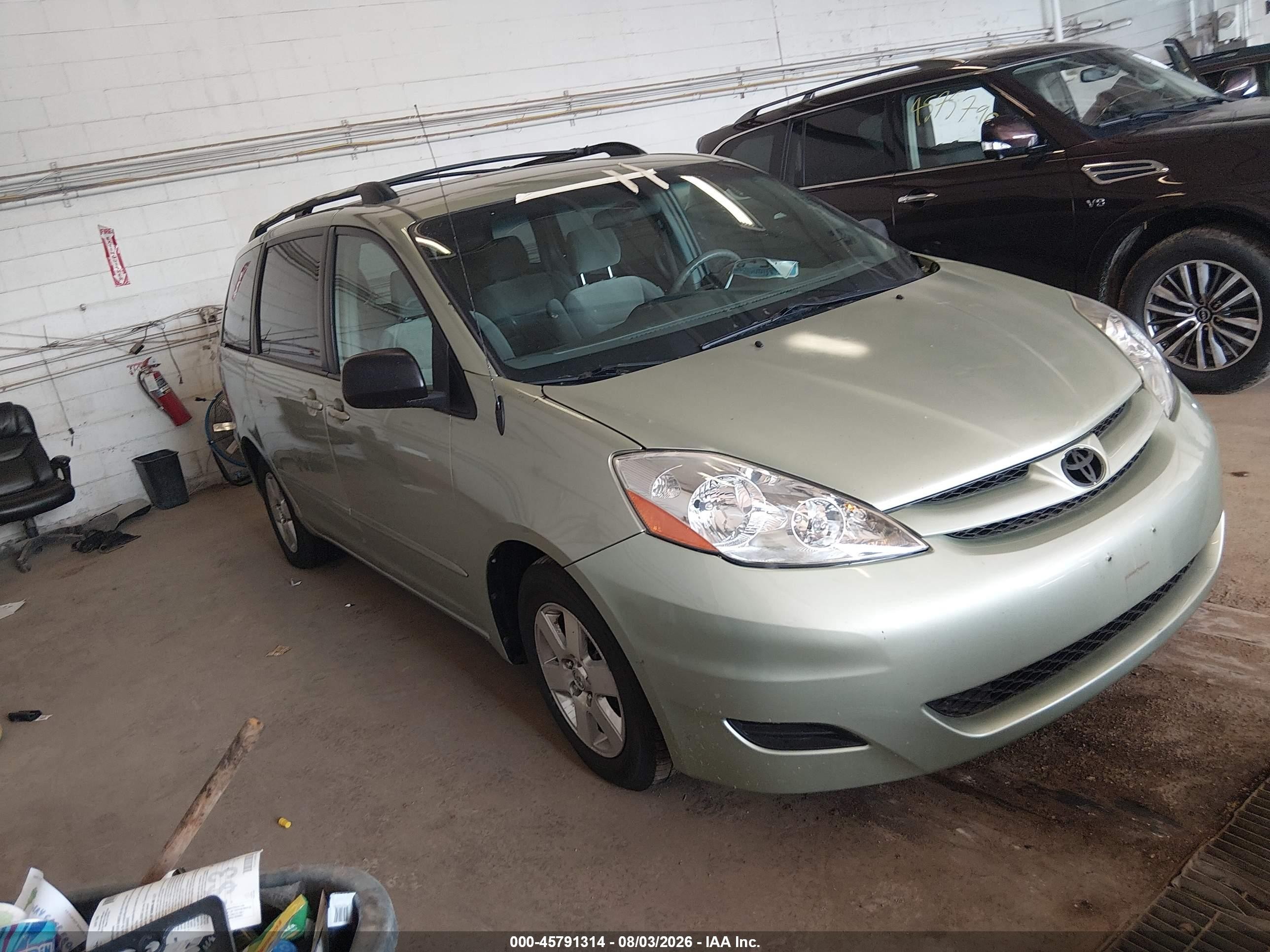 2007 Toyota Sienna Le Green vin: 5TDZK23C97S085477
