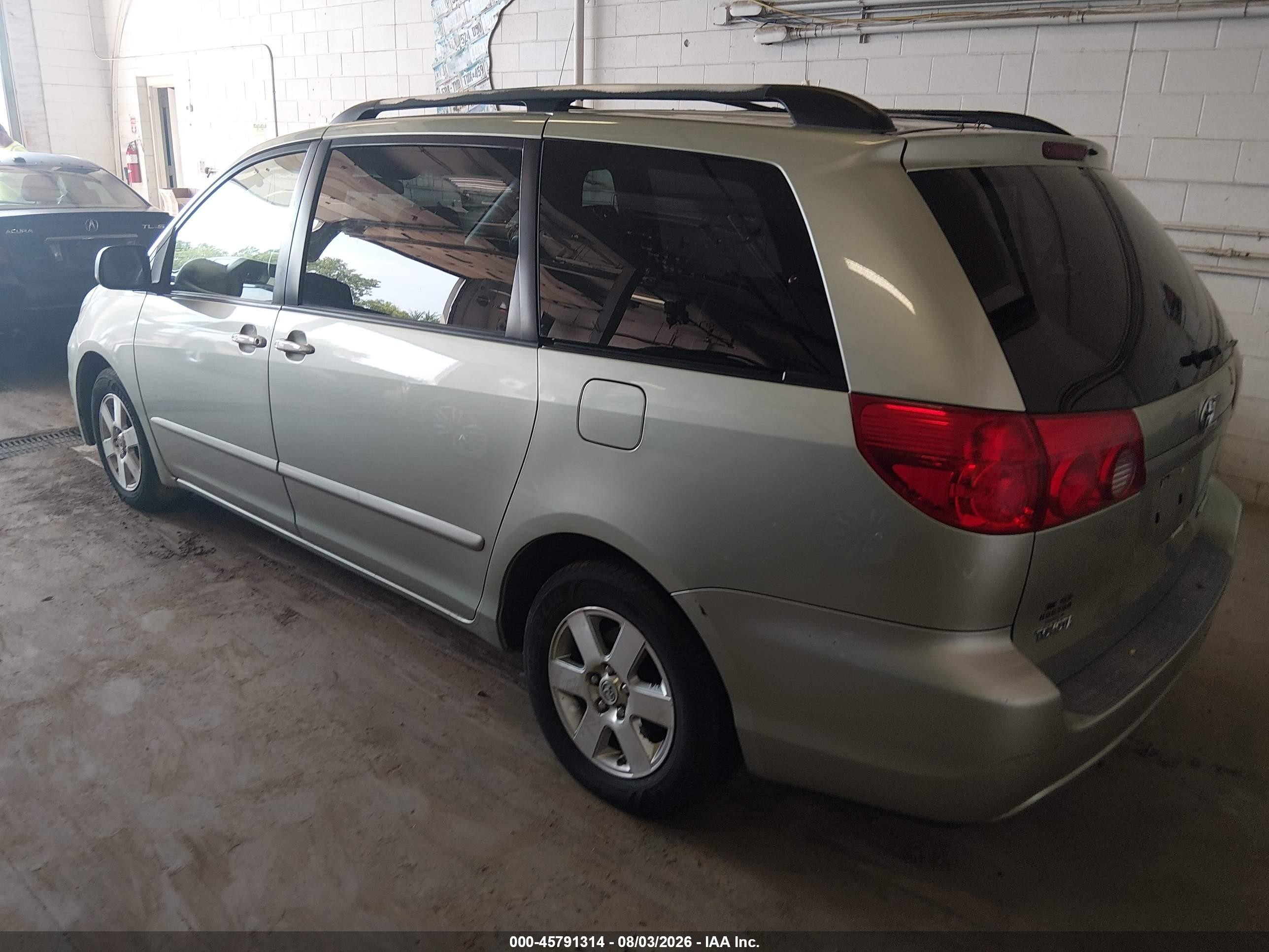 2007 Toyota Sienna Le Green vin: 5TDZK23C97S085477