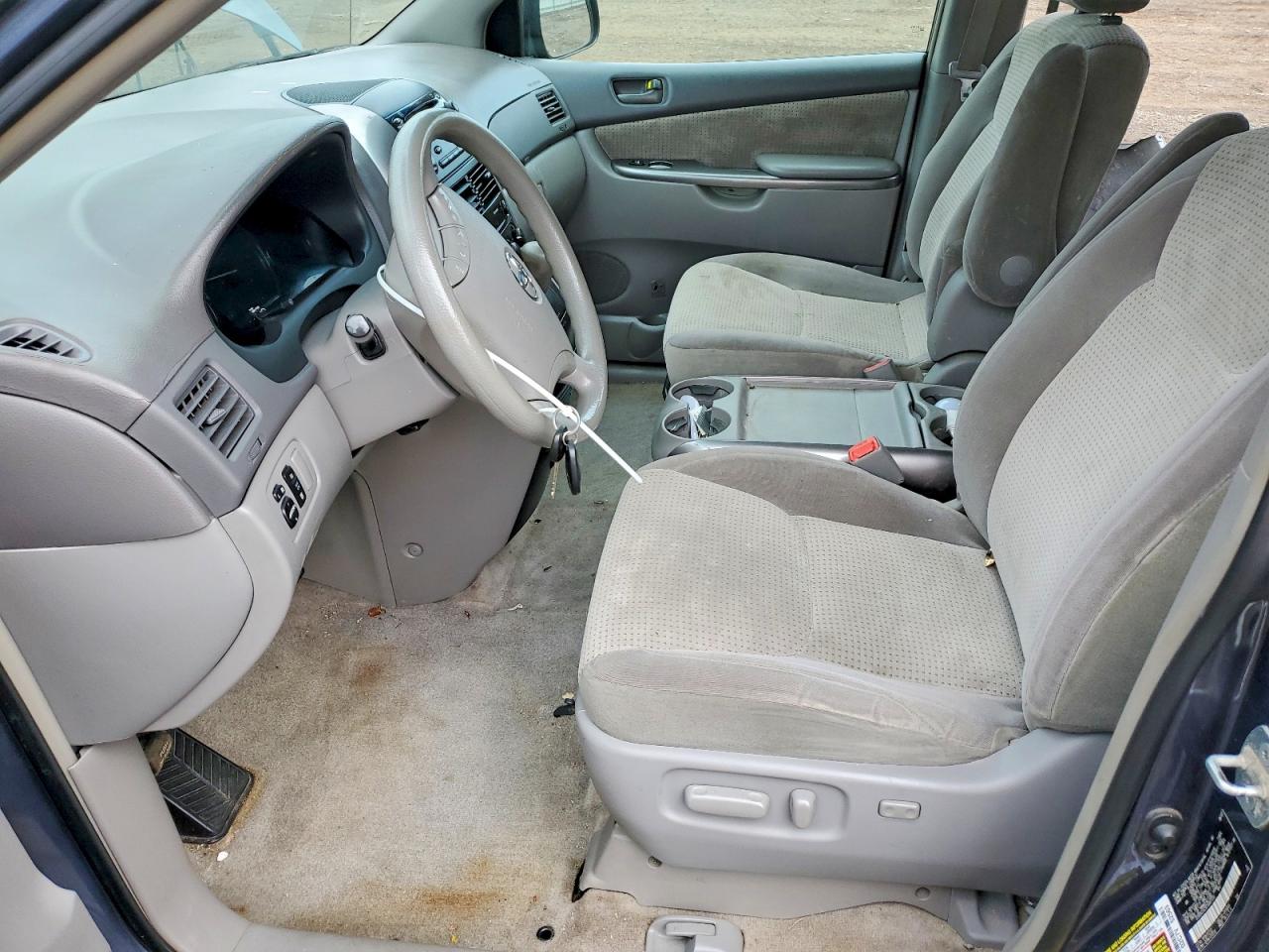 2007 Toyota Sienna Le 7-passenger Blue vin: 5TDZK23C97S087259