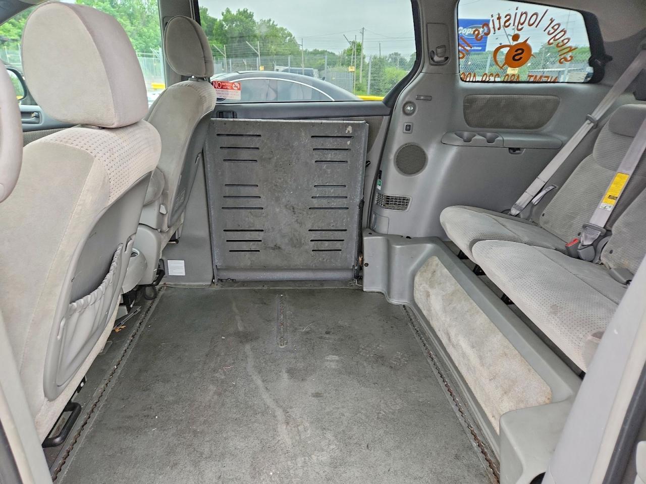 2008 Toyota Sienna Le 8-passenger Gray vin: 5TDZK23C98S099655