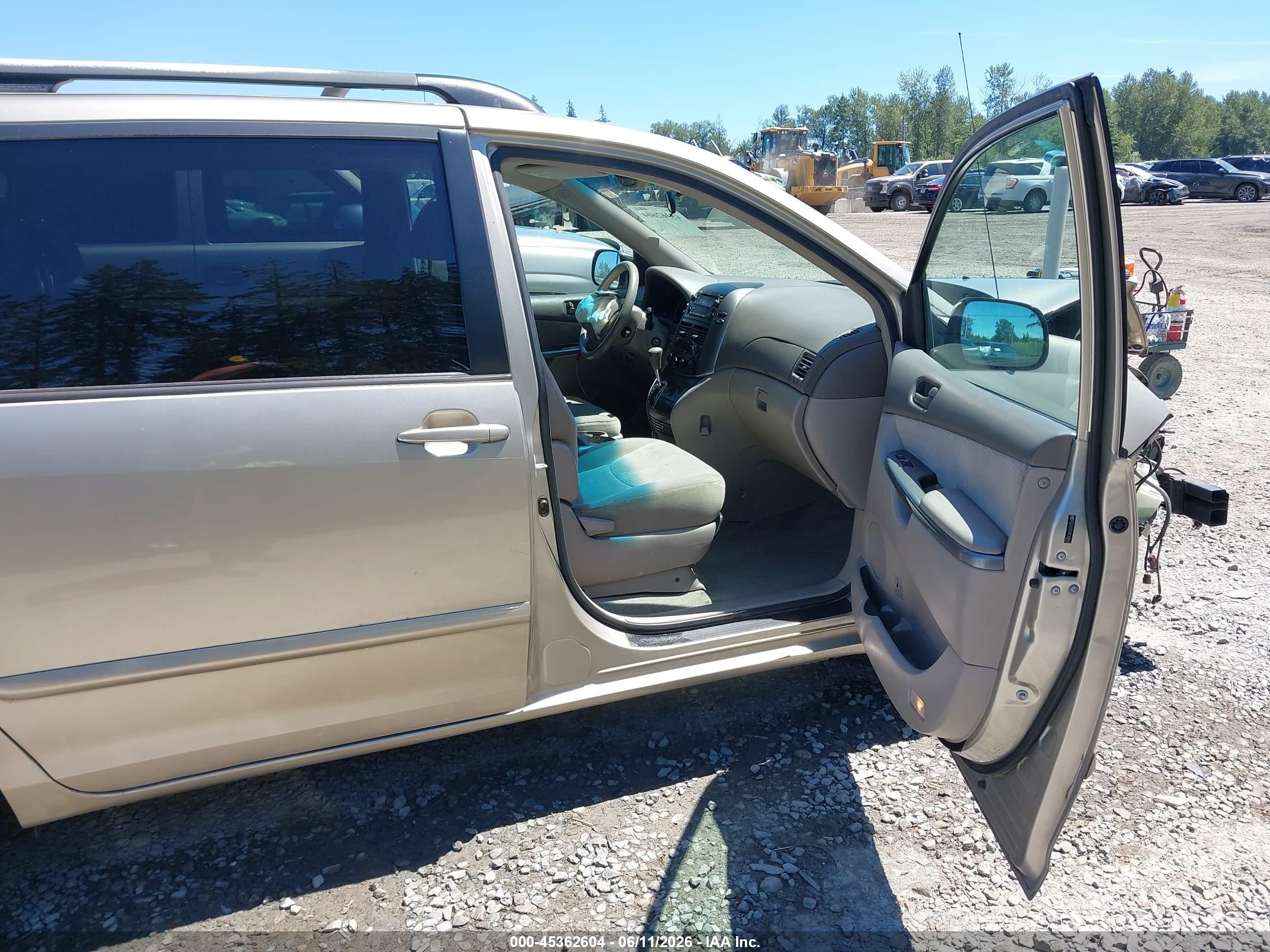 2008 Toyota Sienna Le Gold vin: 5TDZK23C98S109892