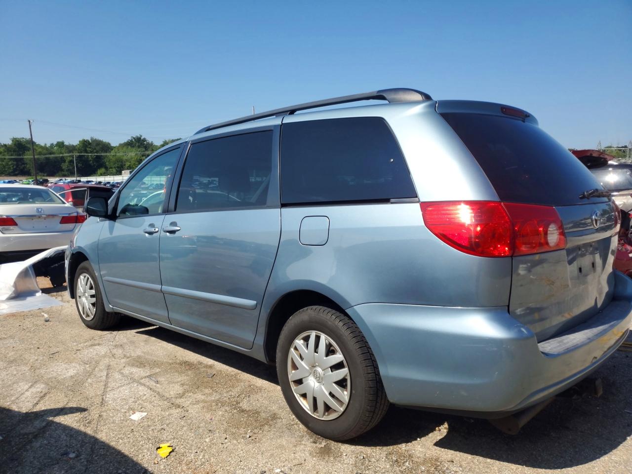 2008 Toyota Sienna Le 7-passenger Blue vin: 5TDZK23C98S116602