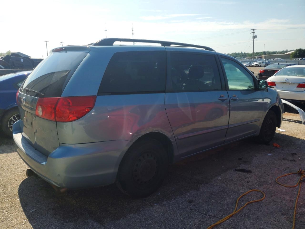 2008 Toyota Sienna Le 7-passenger Blue vin: 5TDZK23C98S116602