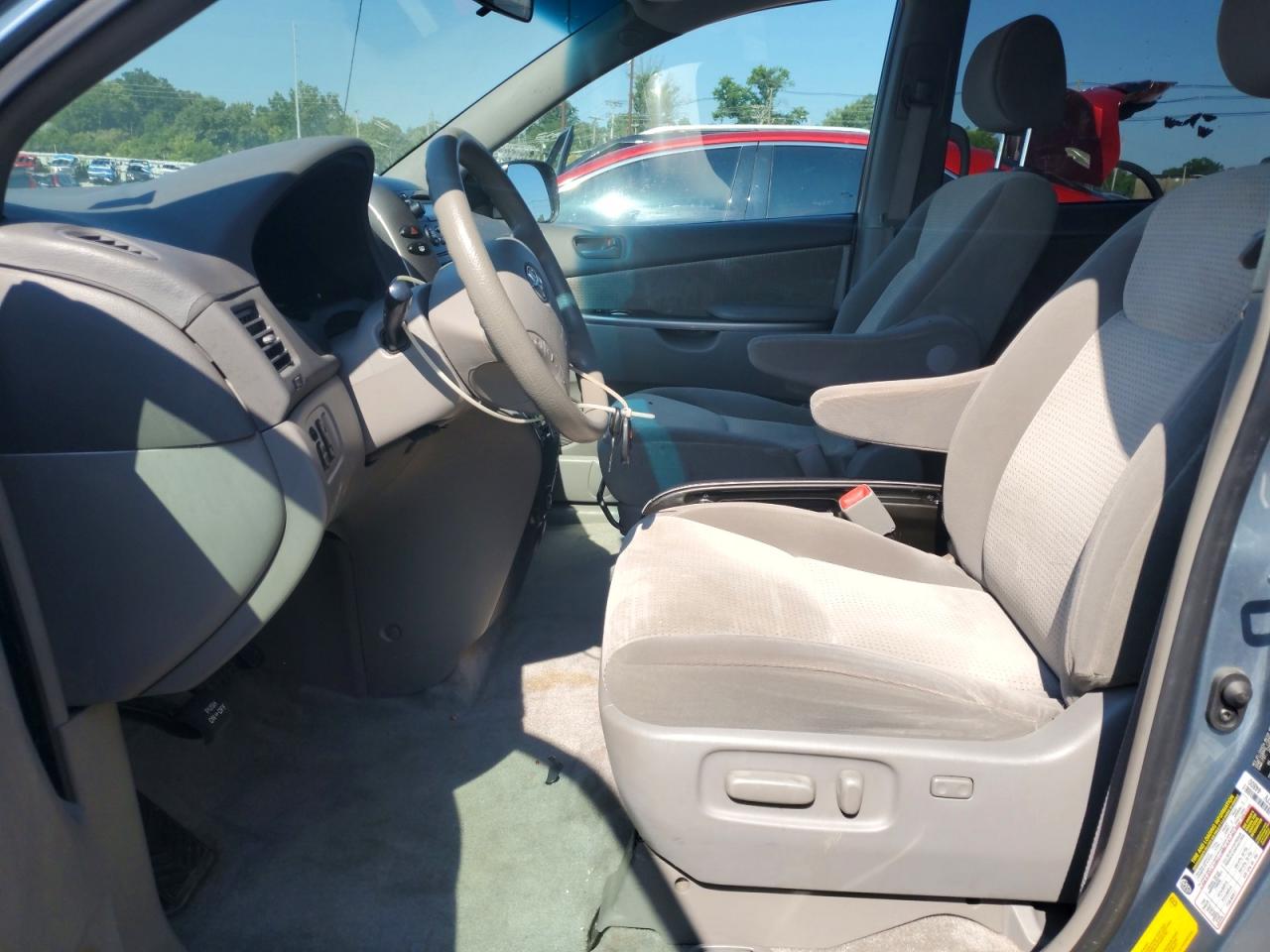 2008 Toyota Sienna Le 7-passenger Blue vin: 5TDZK23C98S116602