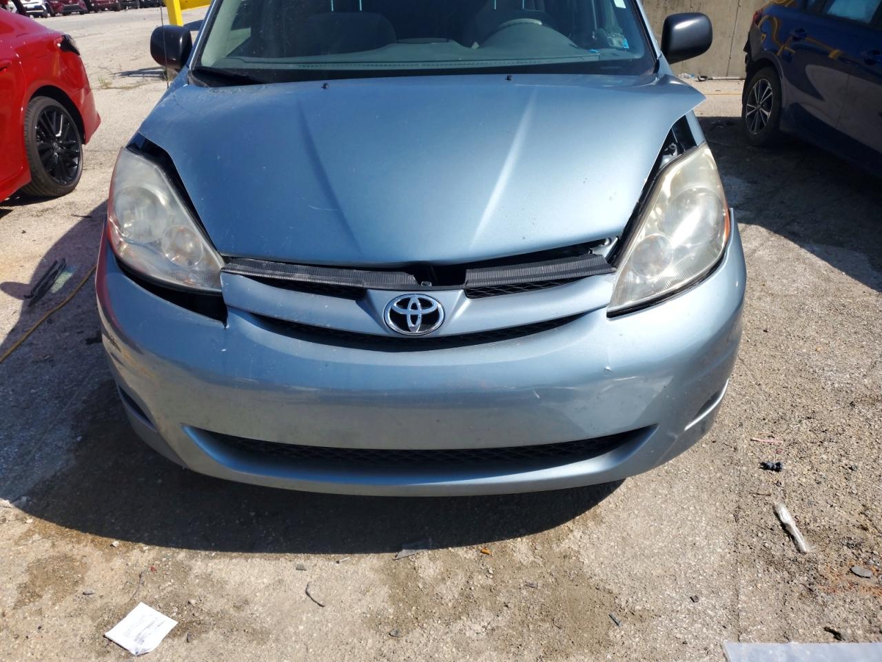 2008 Toyota Sienna Le 7-passenger Blue vin: 5TDZK23C98S116602