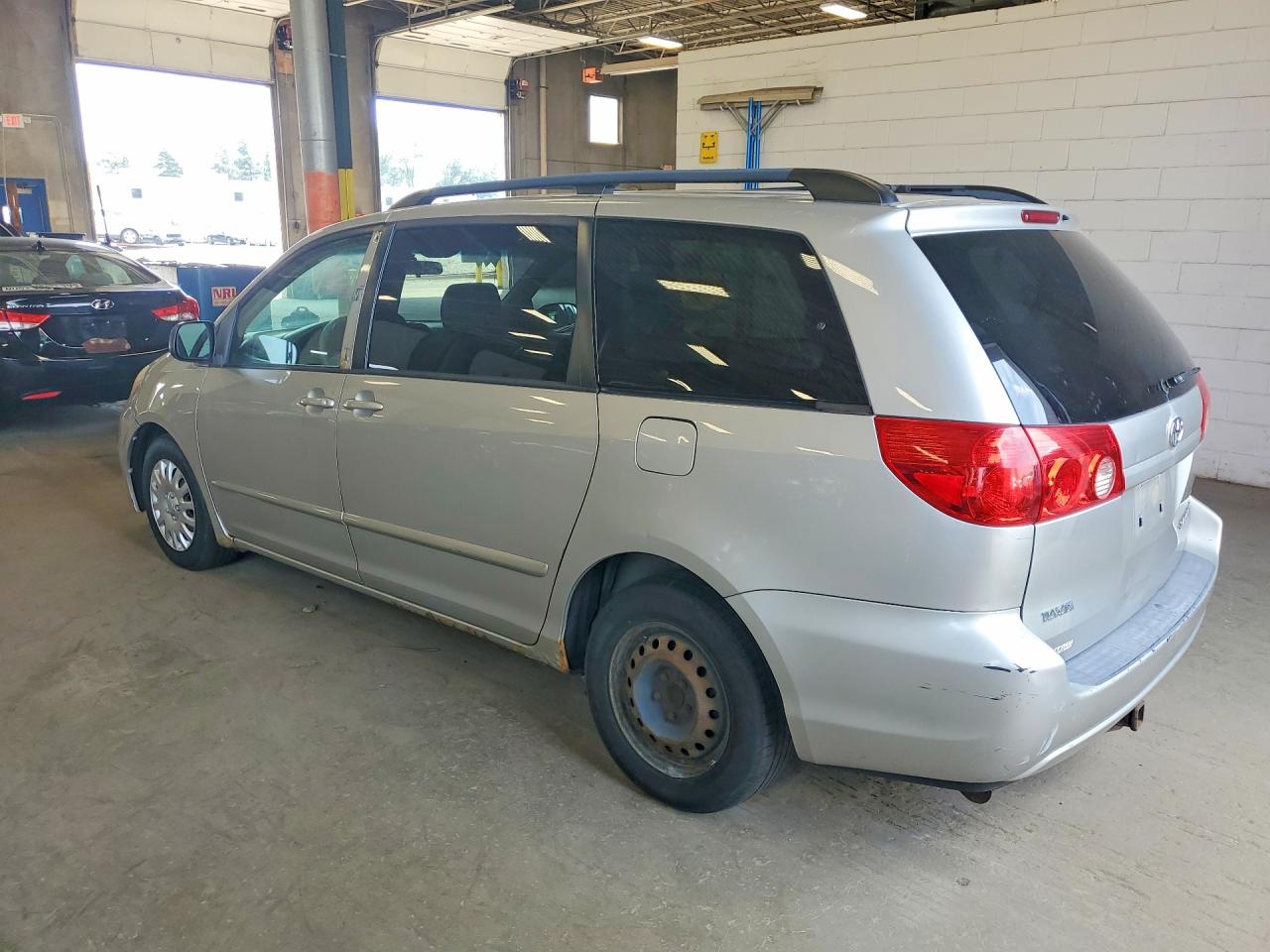 2008 Toyota Sienna Le 7-passenger Gray vin: 5TDZK23C98S125459