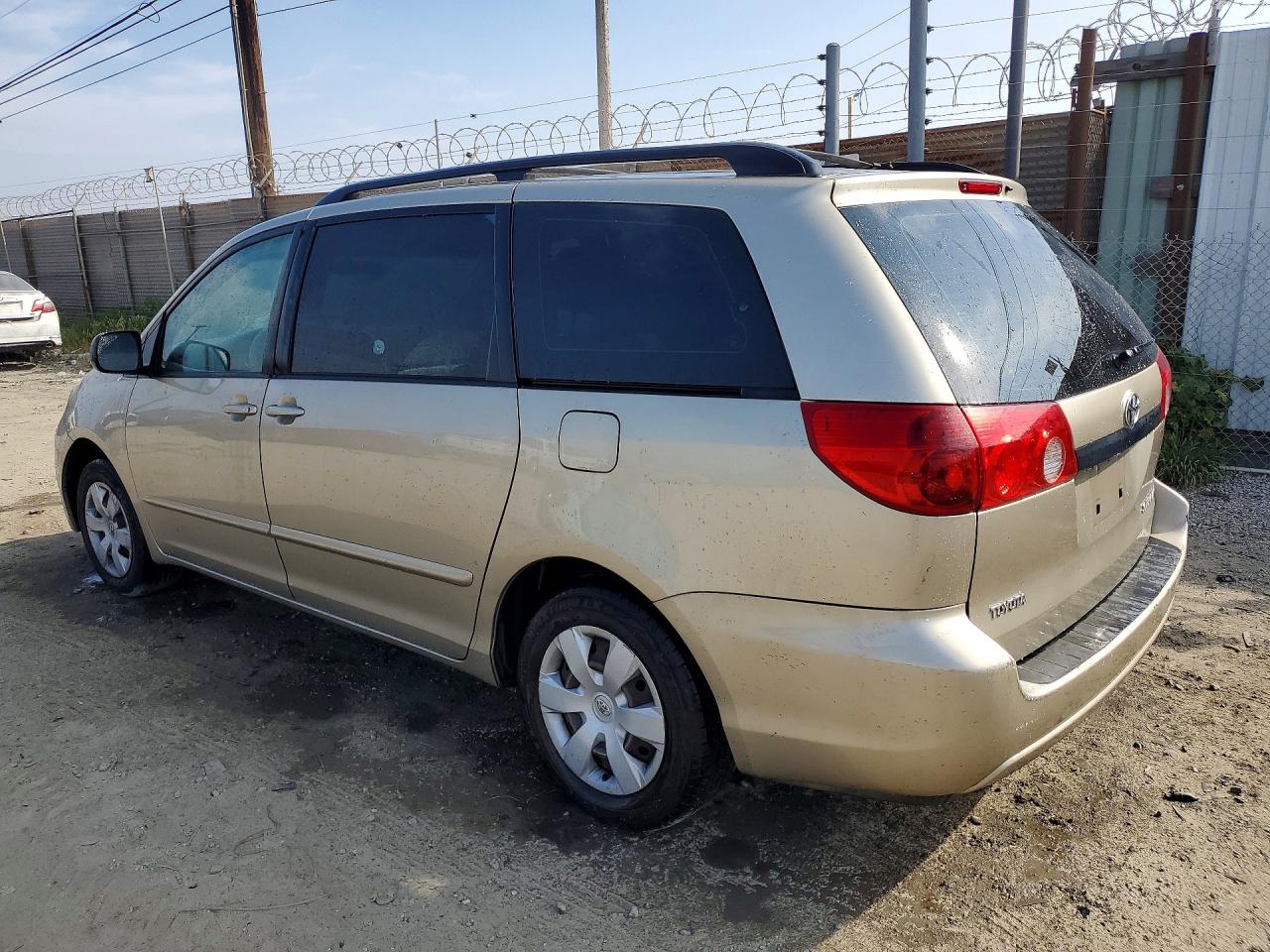 2008 Toyota Sienna Gold vin: 5TDZK23C98S126918