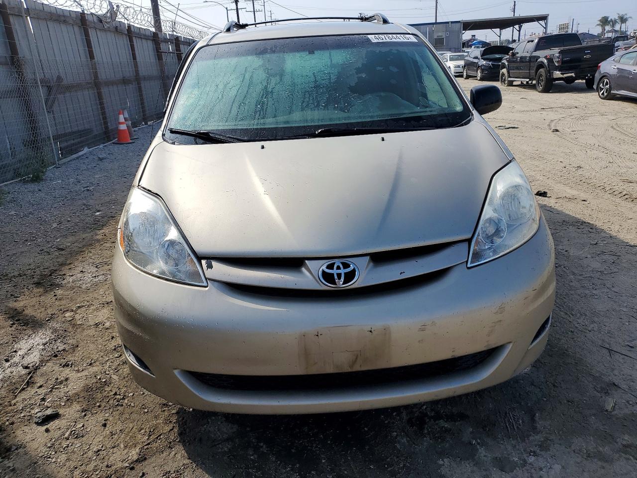 2008 Toyota Sienna Gold vin: 5TDZK23C98S126918