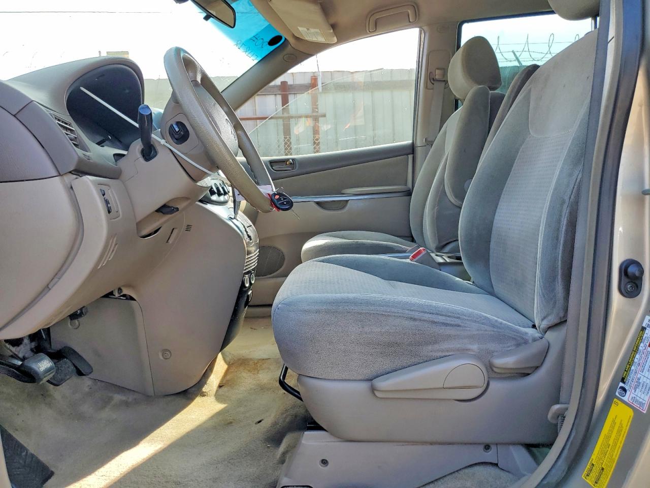 2008 Toyota Sienna Gold vin: 5TDZK23C98S126918