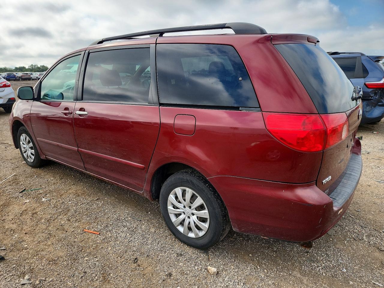 2008 Toyota Sienna Le 8-passenger Red vin: 5TDZK23C98S145016