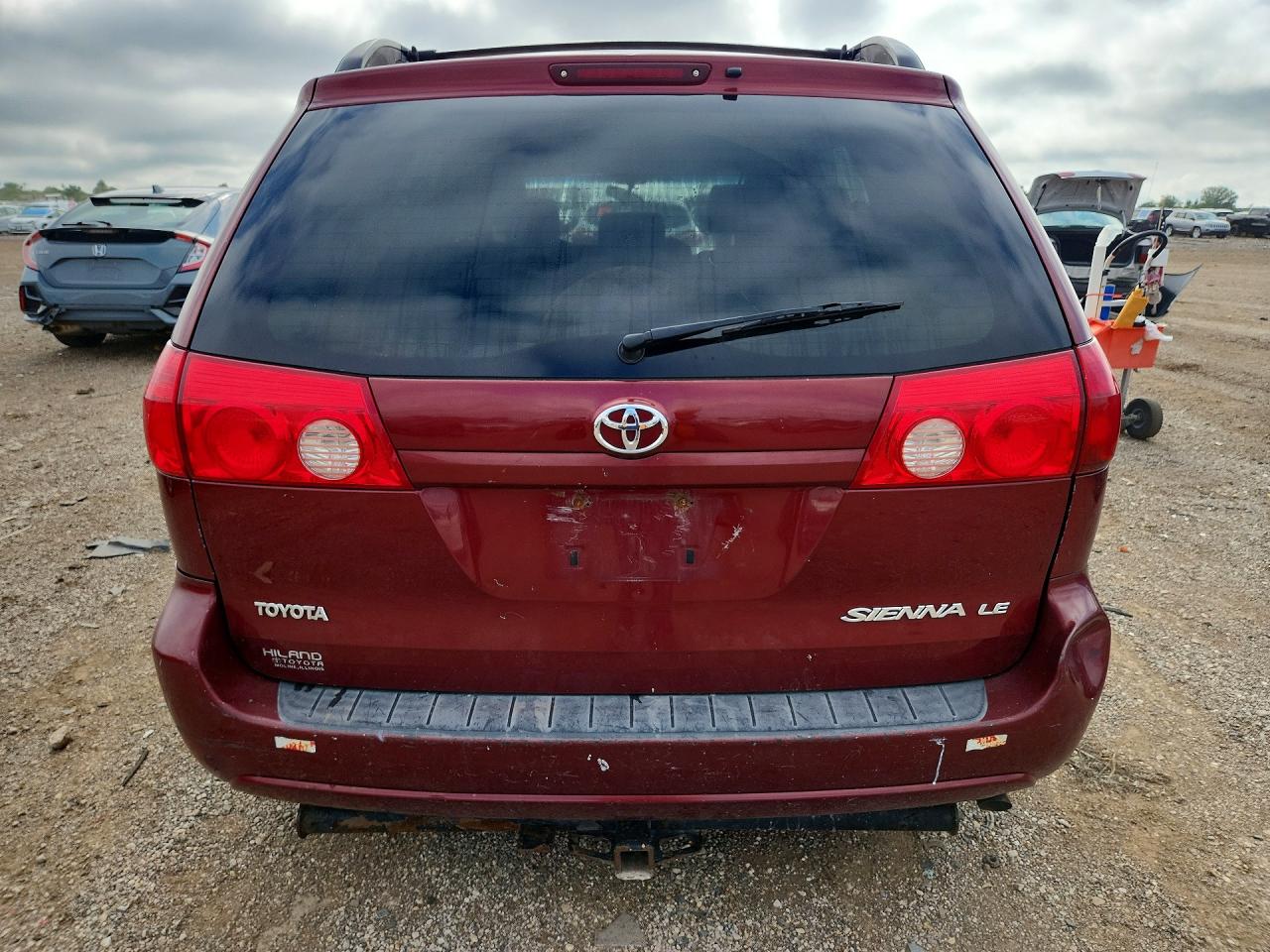 2008 Toyota Sienna Le 8-passenger Red vin: 5TDZK23C98S145016