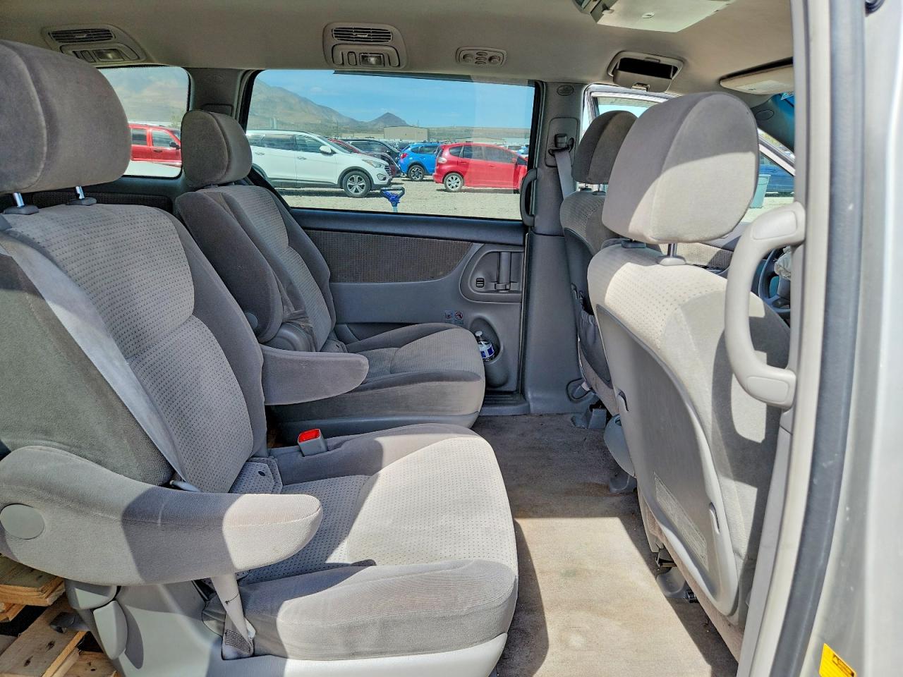 2008 Toyota Sienna Le 7-passenger Silver vin: 5TDZK23C98S204209