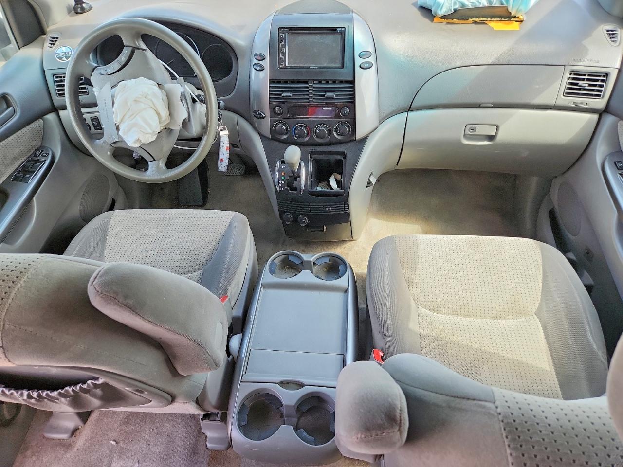 2008 Toyota Sienna Le 7-passenger Silver vin: 5TDZK23C98S204209