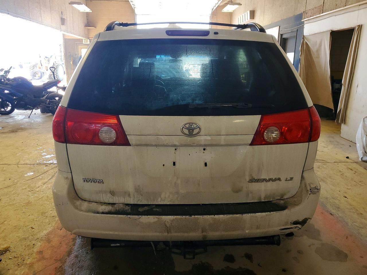2008 Toyota Sienna Ce White vin: 5TDZK23C98S217428