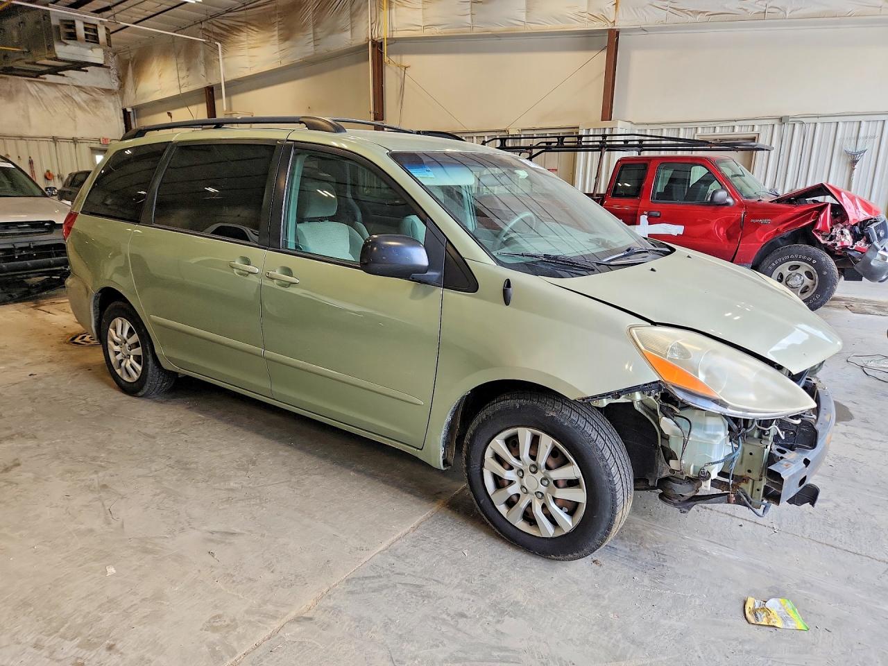 2008 Toyota Sienna Le 7-passenger Green vin: 5TDZK23C98S220362