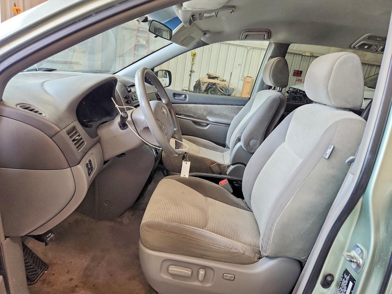 2008 Toyota Sienna Le 7-passenger Green vin: 5TDZK23C98S220362