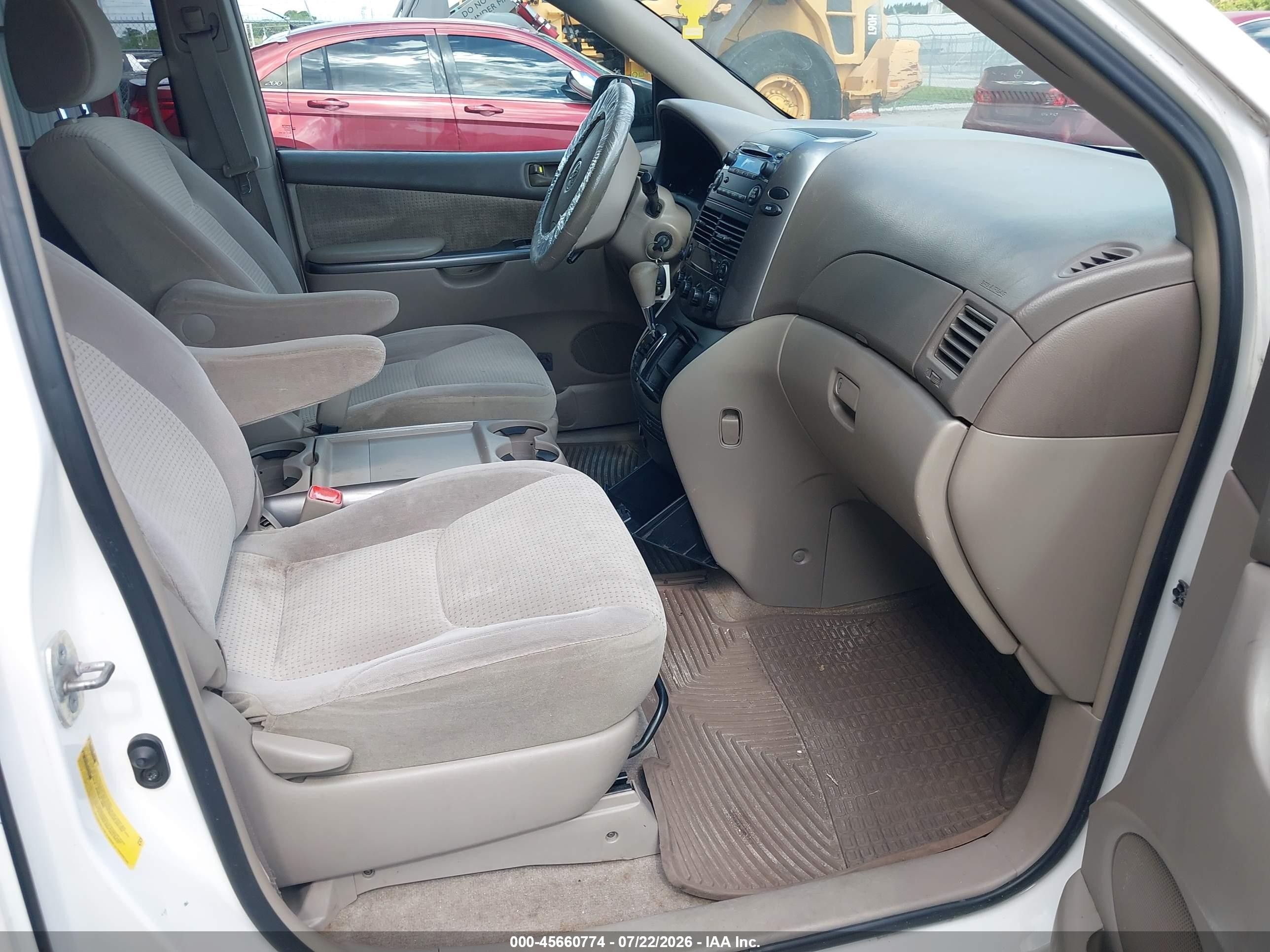2008 Toyota Sienna Le White vin: 5TDZK23C98S222712