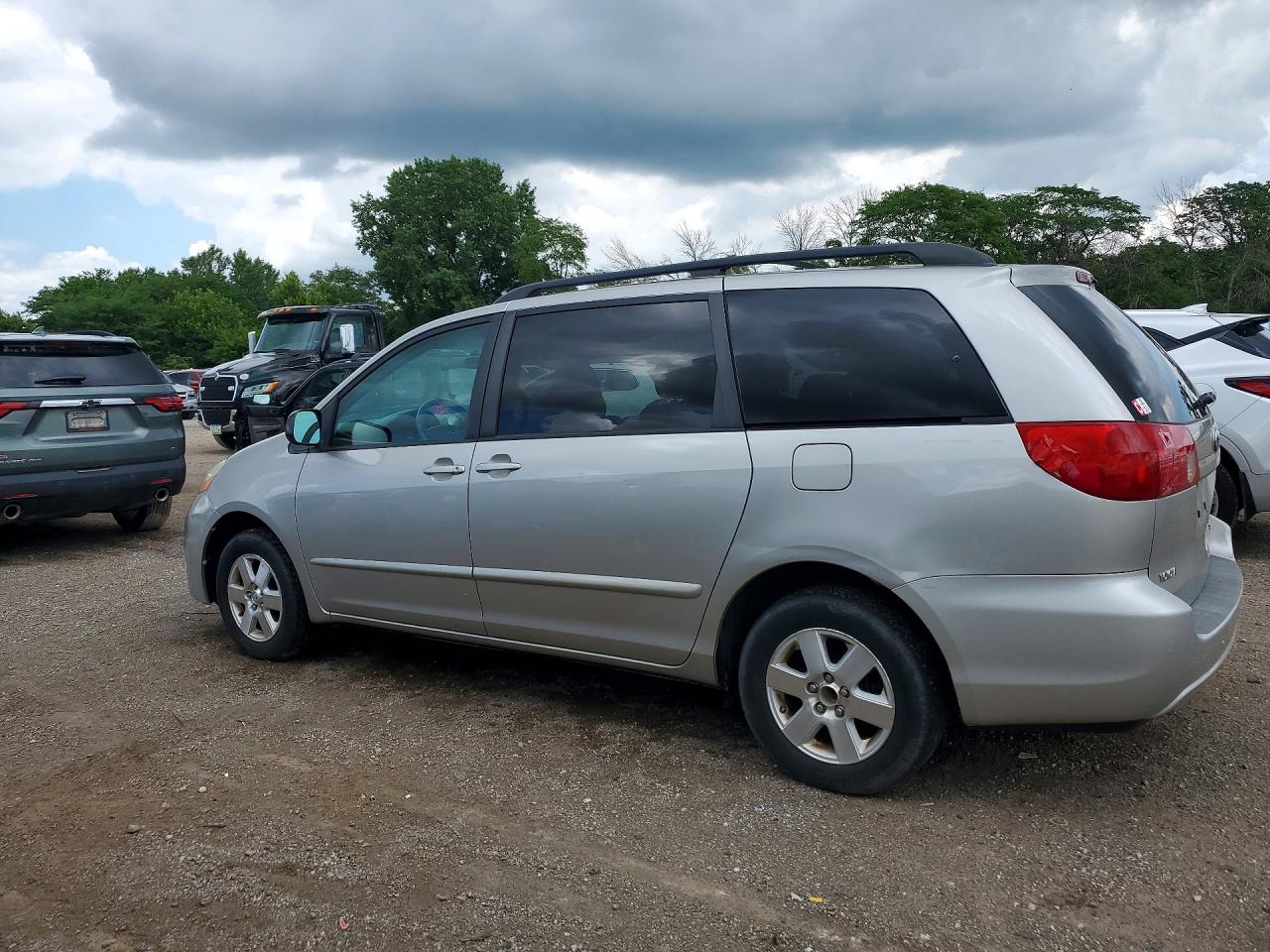 2009 Toyota Sienna Le 8-passenger Silver vin: 5TDZK23C99S265190