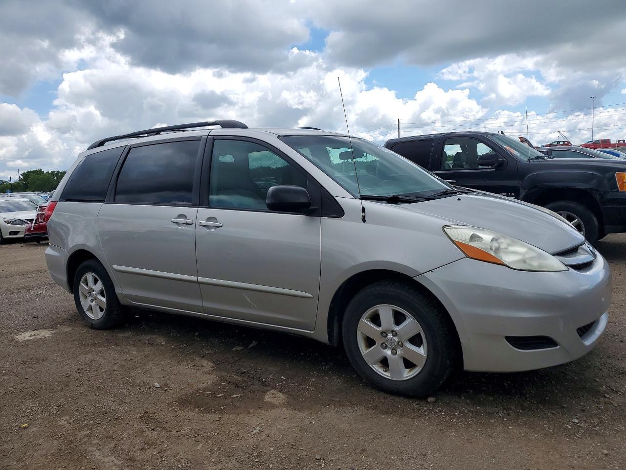 2009 Toyota Sienna Le 8-passenger Silver vin: 5TDZK23C99S265190