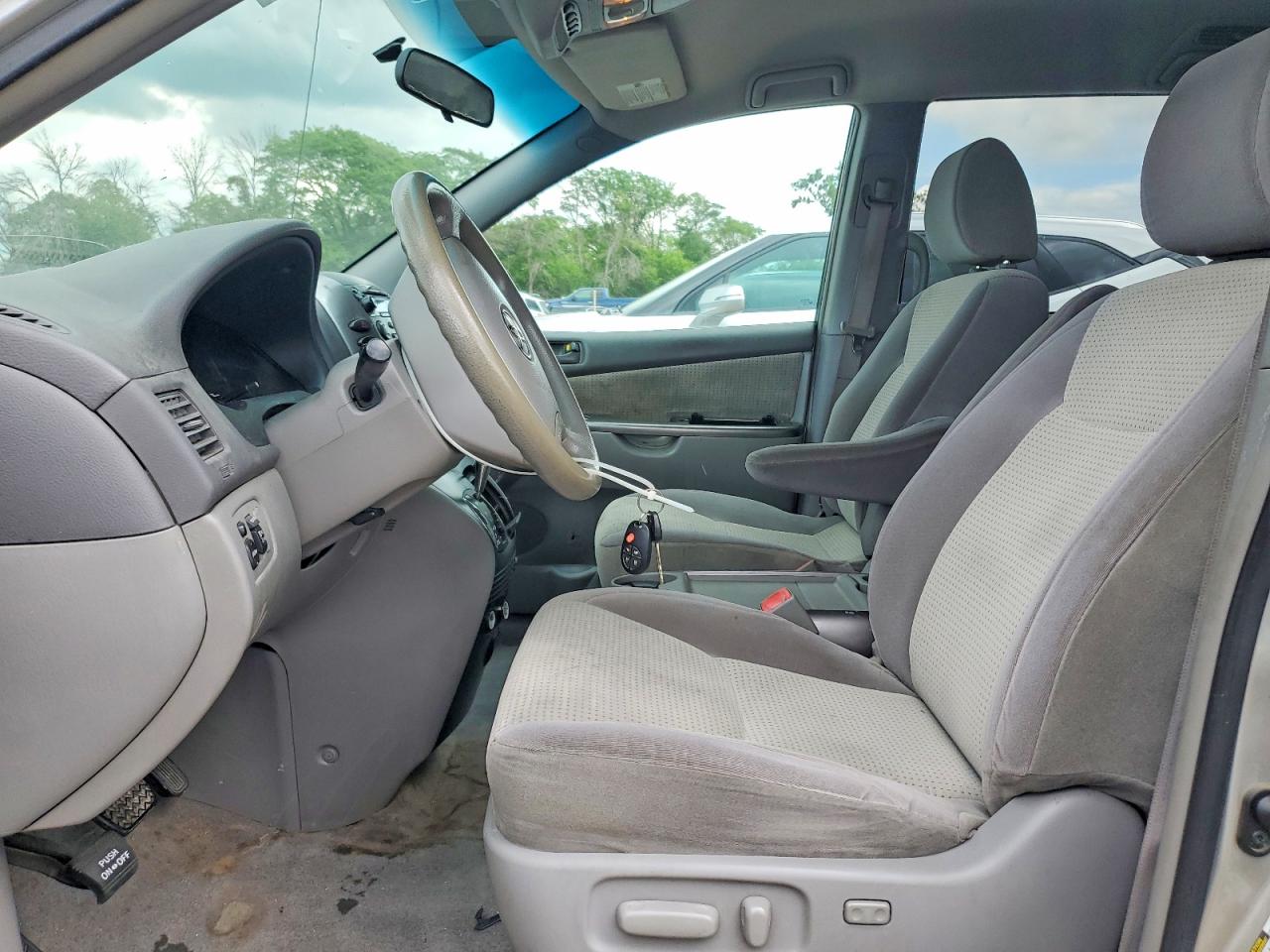 2009 Toyota Sienna Le 8-passenger Silver vin: 5TDZK23C99S265190