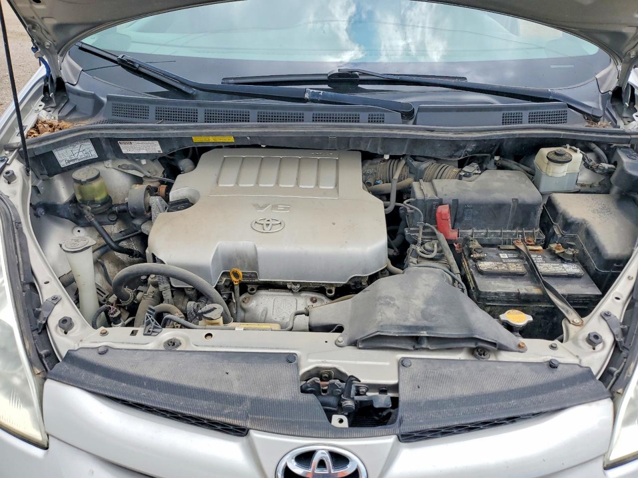 2009 Toyota Sienna Le 8-passenger Silver vin: 5TDZK23C99S265190