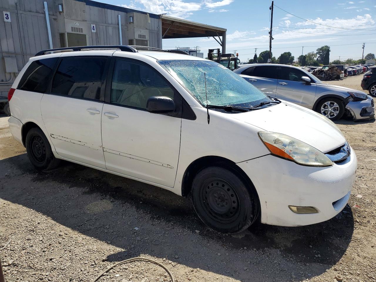 2009 Toyota Sienna Le 8-passenger White vin: 5TDZK23C99S276190