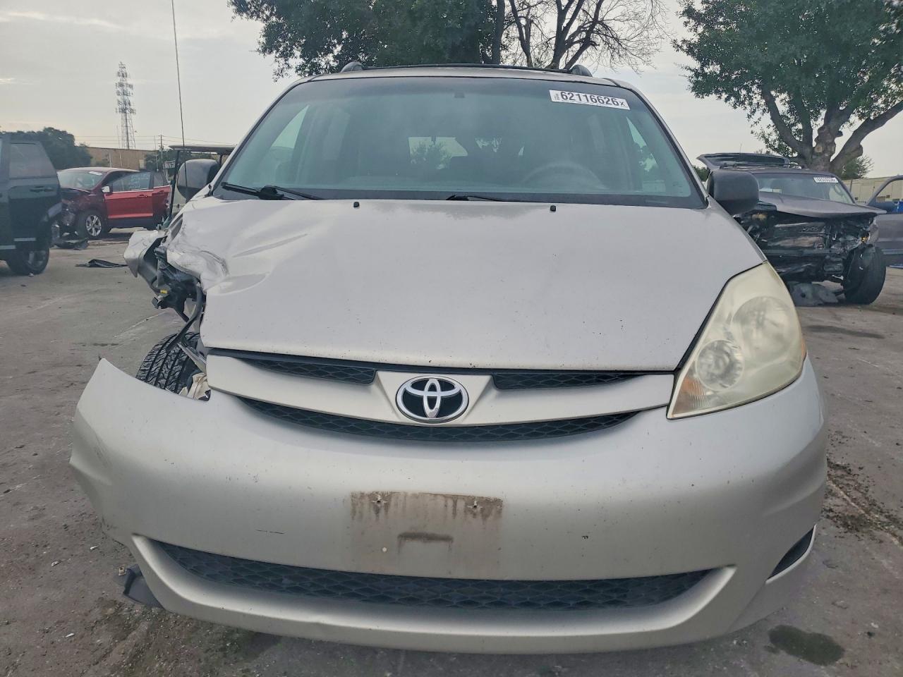 2009 Toyota Sienna Le 8-passenger Серебряный vin: 5TDZK23C99S285679