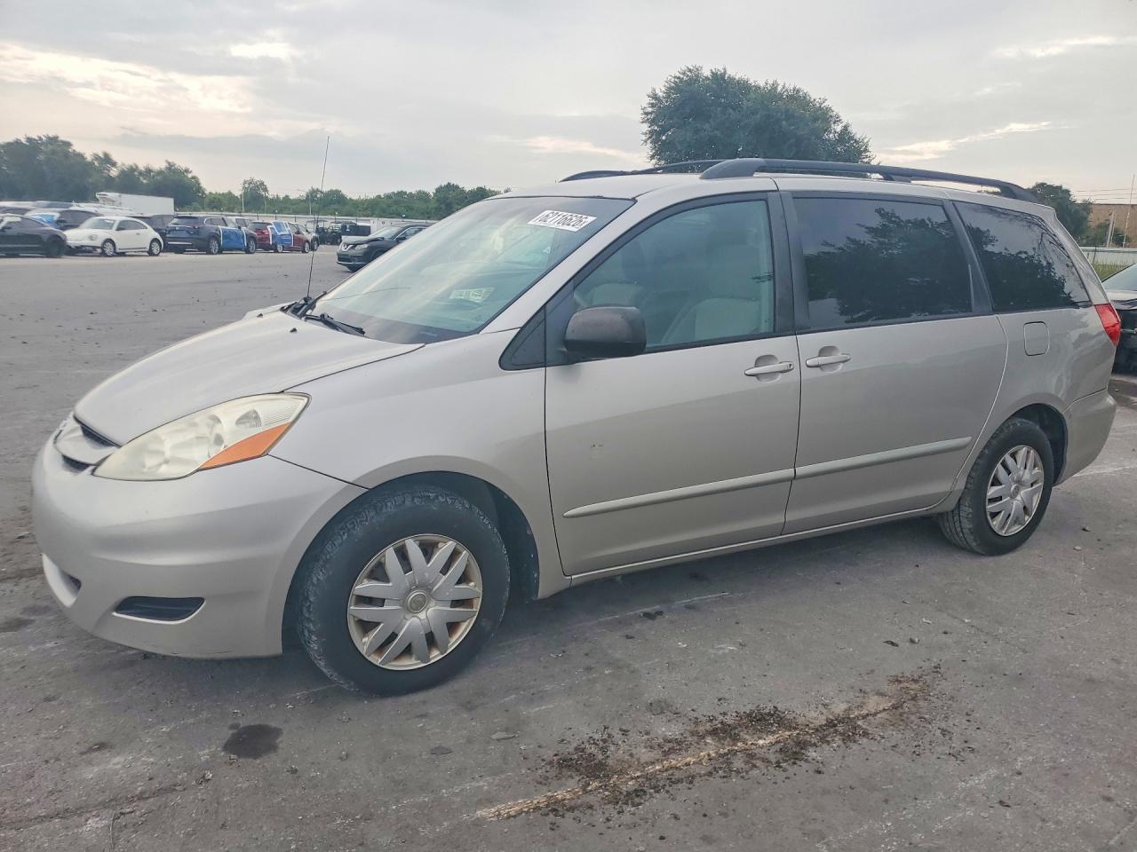 2009 Toyota Sienna Le 8-passenger Серебряный vin: 5TDZK23C99S285679
