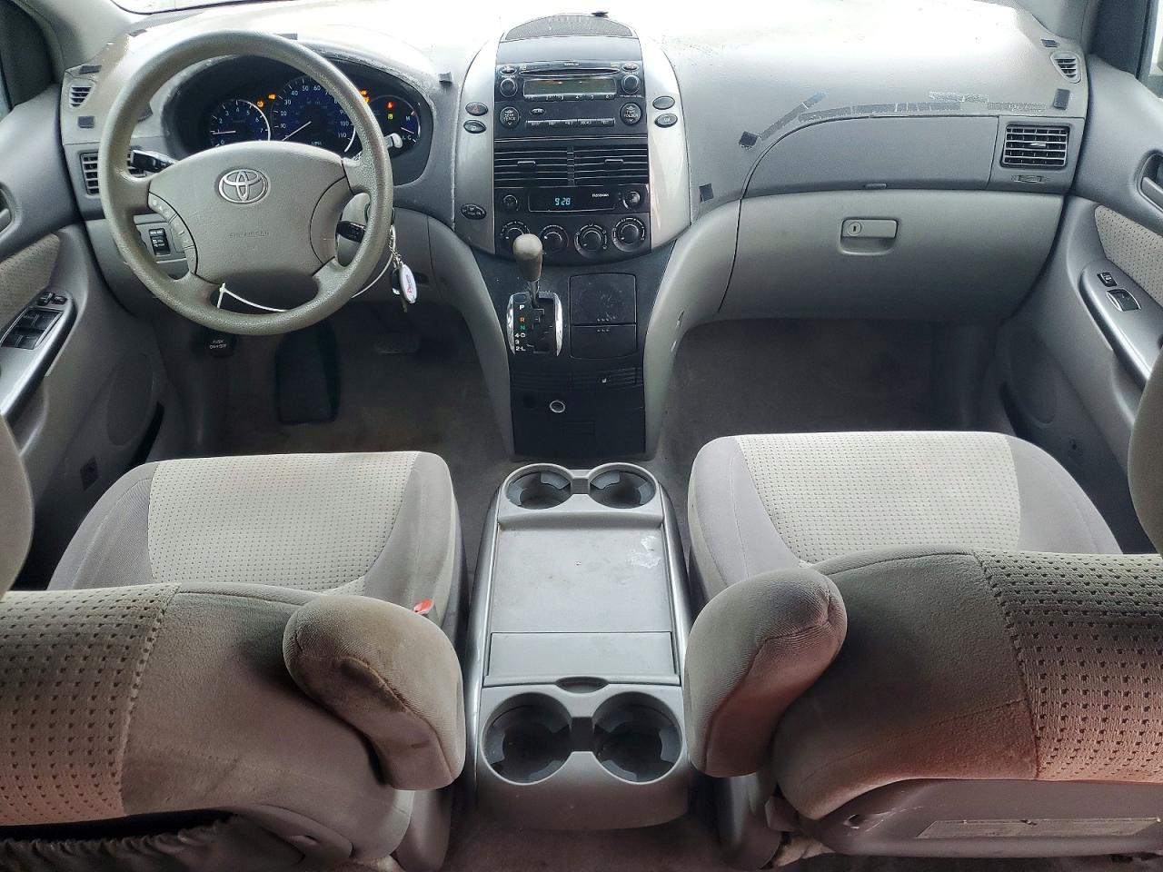 2009 Toyota Sienna Le 8-passenger Серебряный vin: 5TDZK23C99S285679