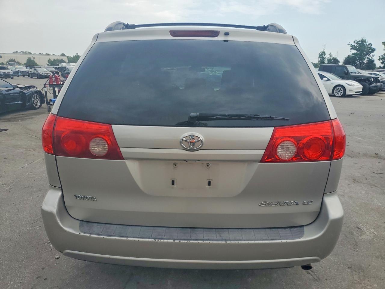 2009 Toyota Sienna Le 8-passenger Серебряный vin: 5TDZK23C99S285679