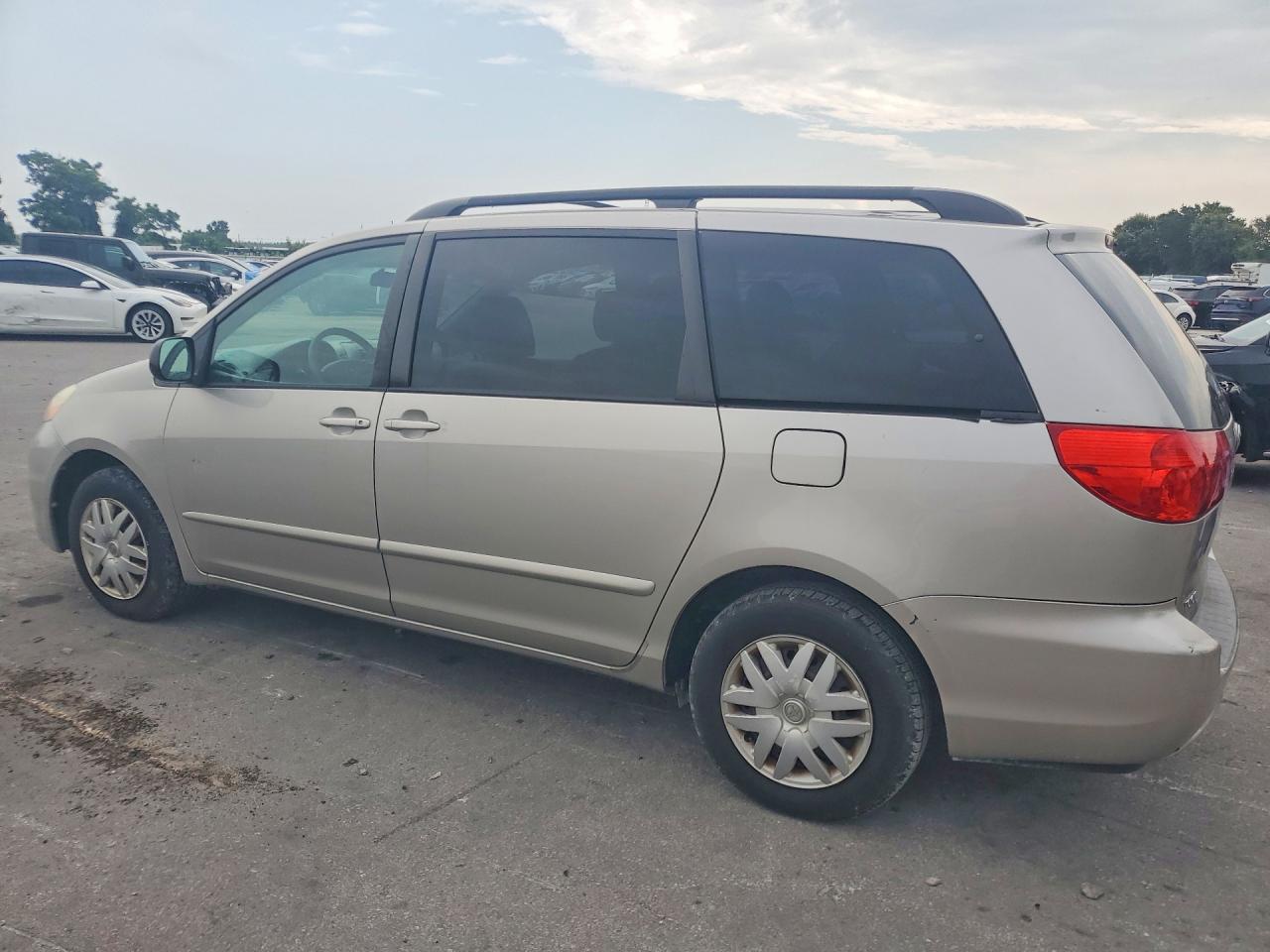 2009 Toyota Sienna Le 8-passenger Серебряный vin: 5TDZK23C99S285679
