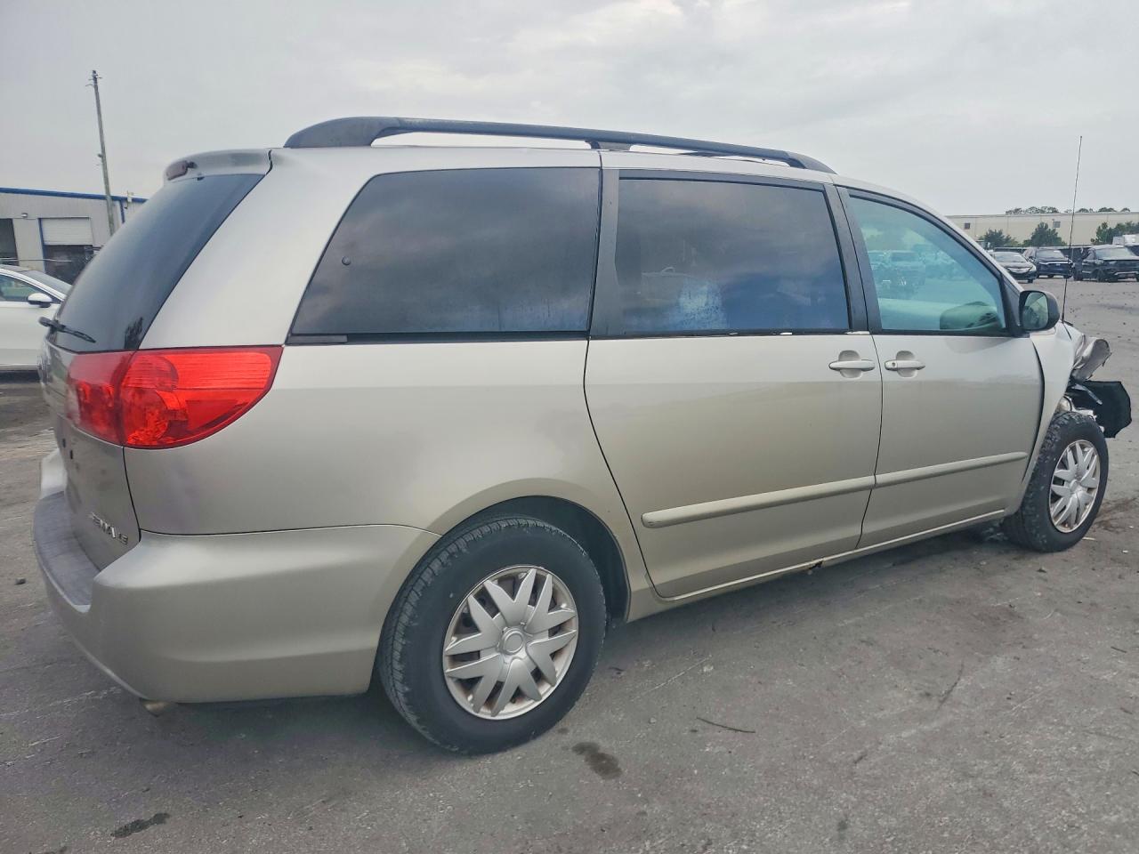 2009 Toyota Sienna Le 8-passenger Серебряный vin: 5TDZK23C99S285679