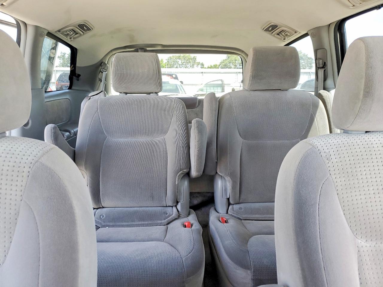 2007 Toyota Sienna Le 7-passenger White vin: 5TDZK23CX7S026776