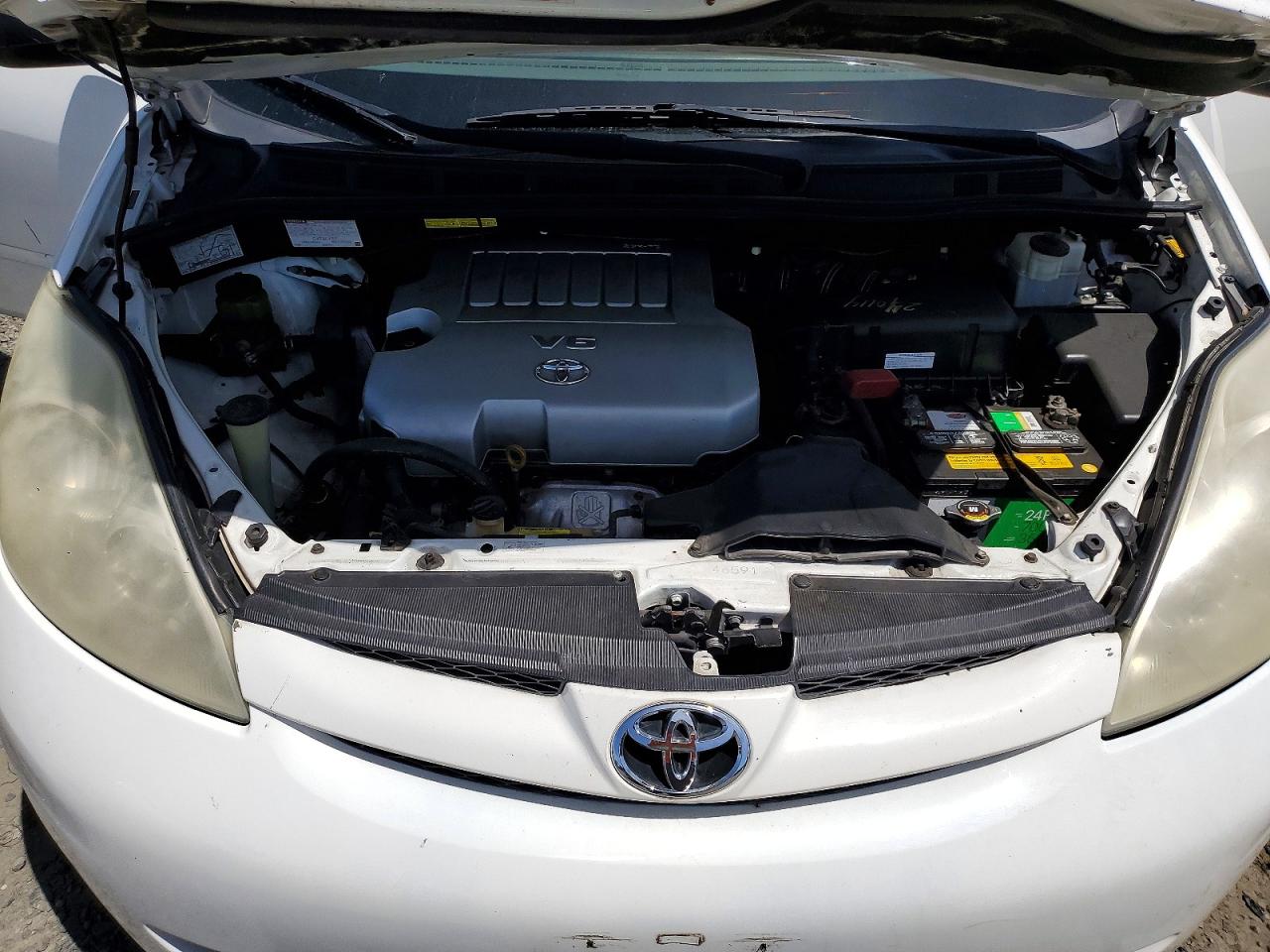 2007 Toyota Sienna Le 7-passenger White vin: 5TDZK23CX7S026776