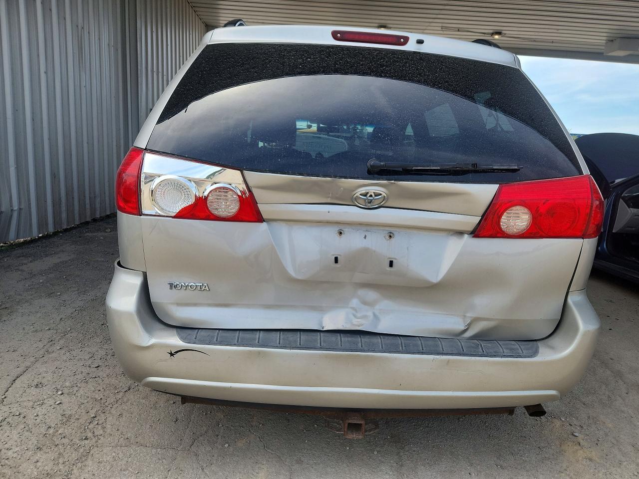 2007 Toyota Sienna Le 7-passenger Серебряный vin: 5TDZK23CX7S050253