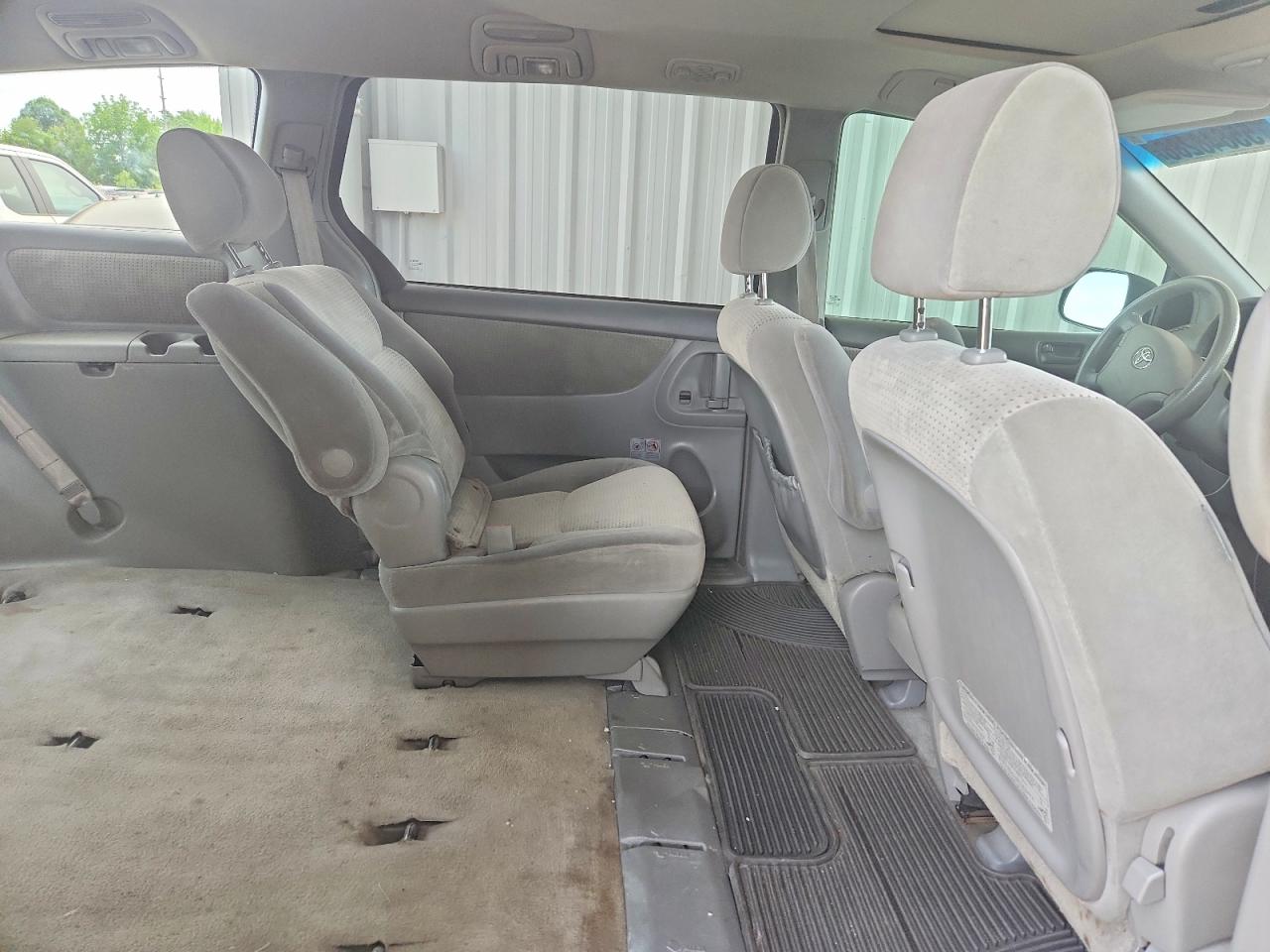 2007 Toyota Sienna Le 7-passenger Серебряный vin: 5TDZK23CX7S050253