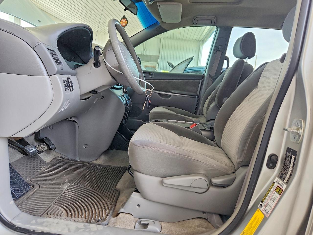 2007 Toyota Sienna Le 7-passenger Серебряный vin: 5TDZK23CX7S050253