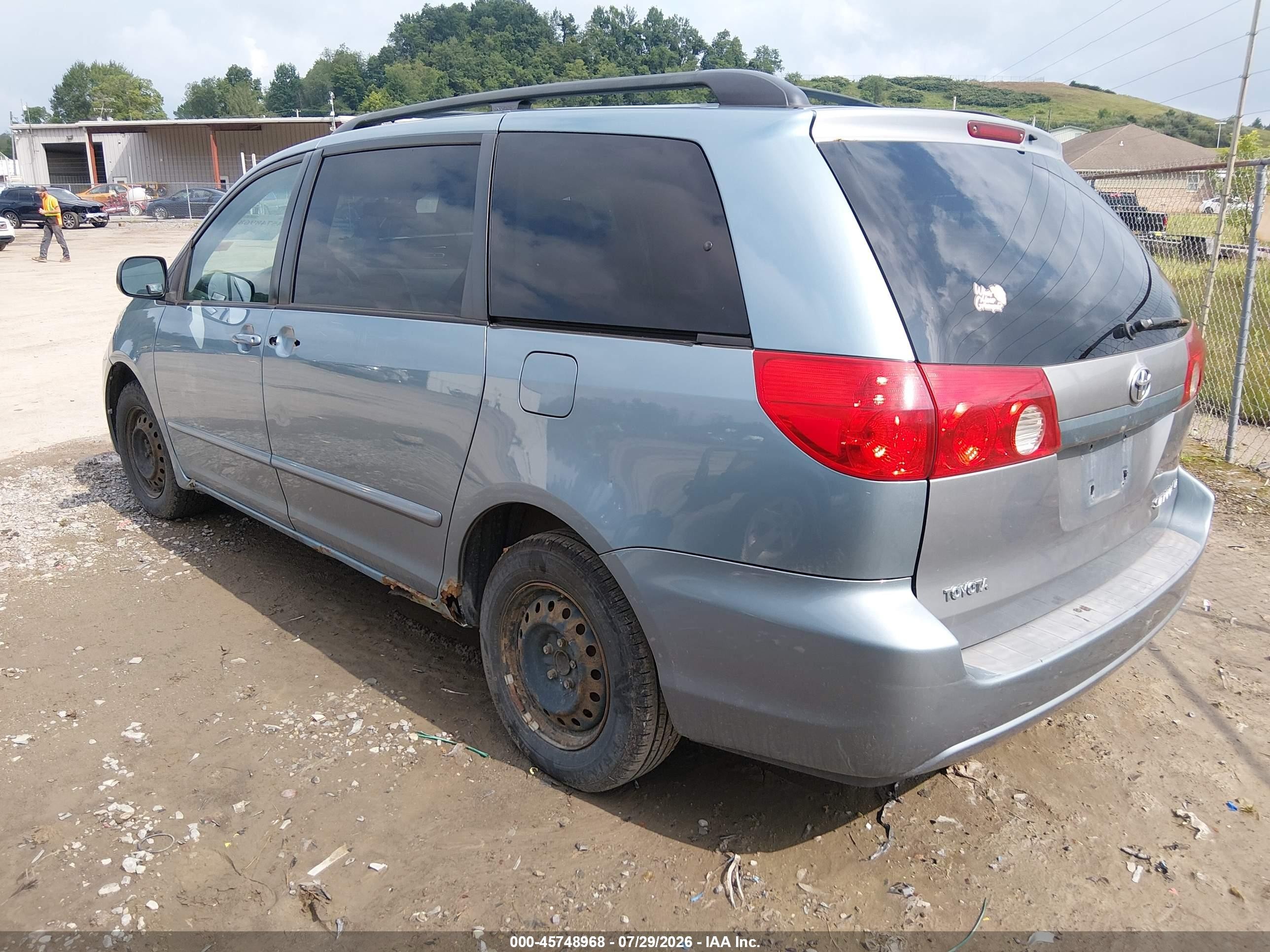 2007 Toyota Sienna Le Blue vin: 5TDZK23CX7S057543