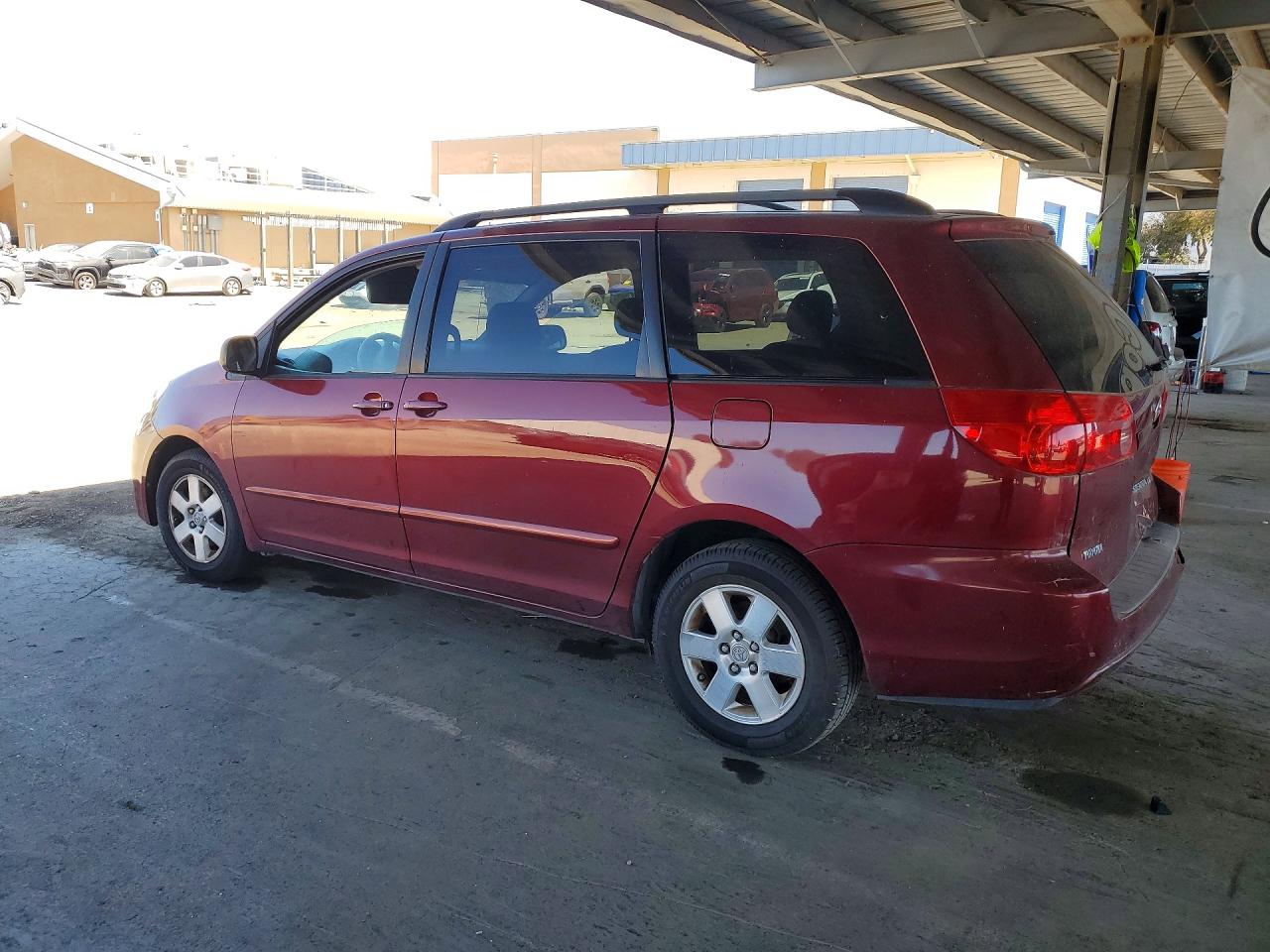 2007 Toyota Sienna Le 7-passenger Maroon vin: 5TDZK23CX7S092549