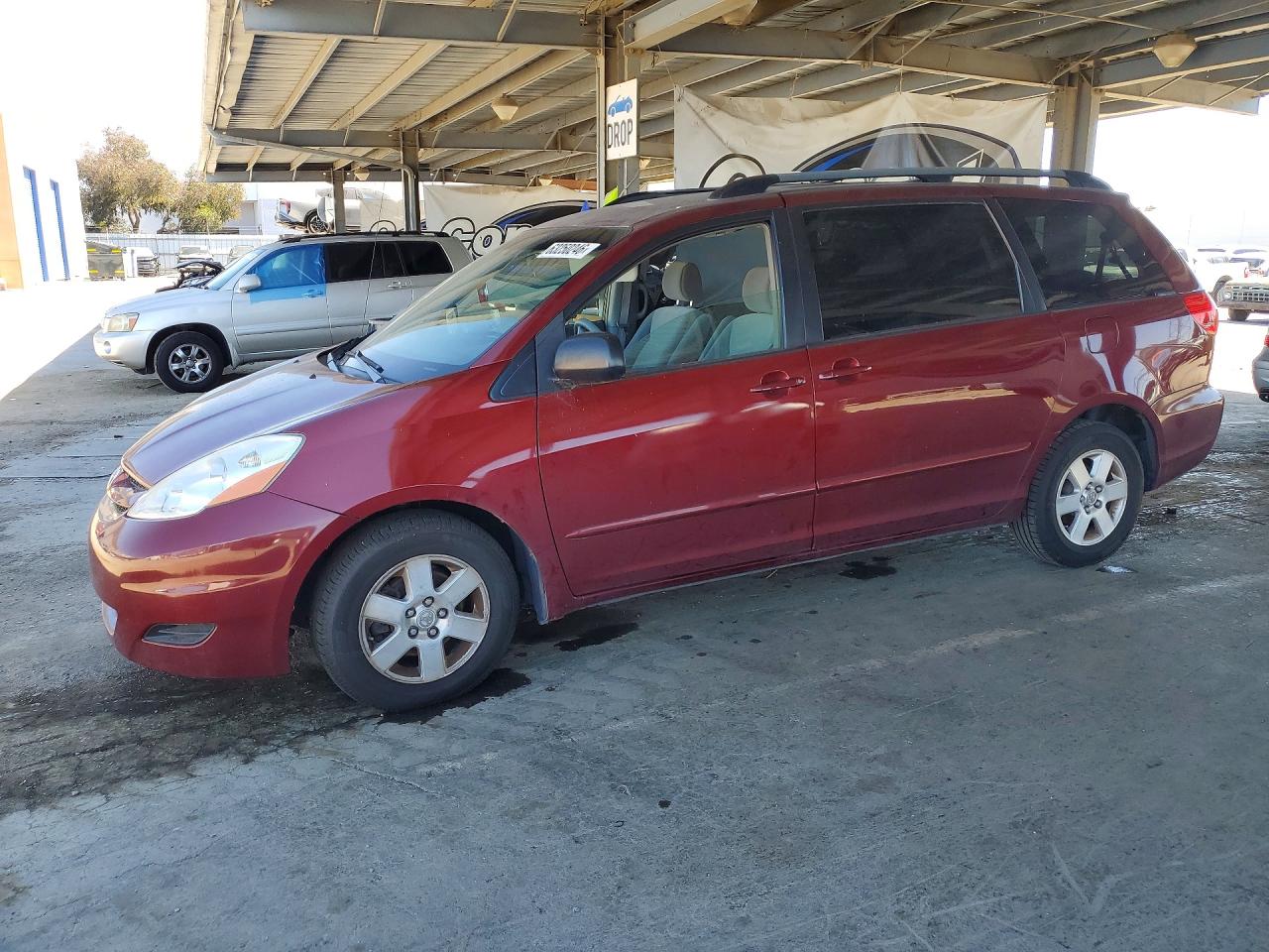 2007 Toyota Sienna Le 7-passenger Maroon vin: 5TDZK23CX7S092549