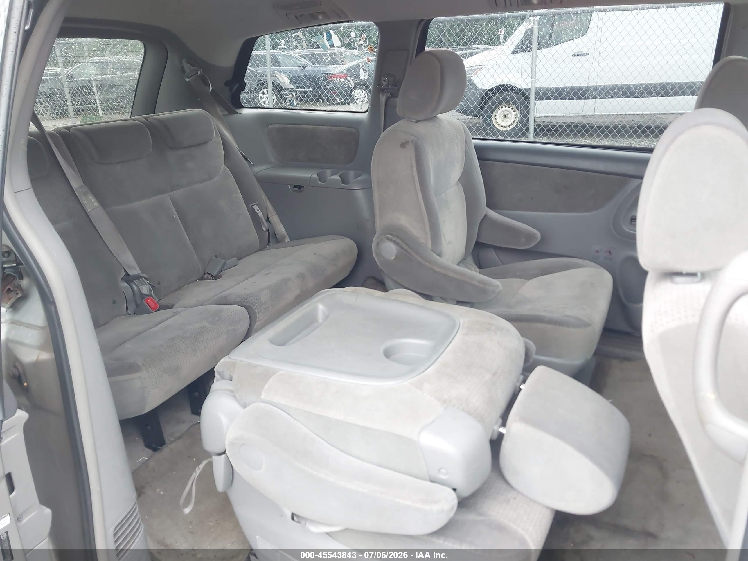 2007 Toyota Sienna Le Silver vin: 5TDZK23CX7S093863
