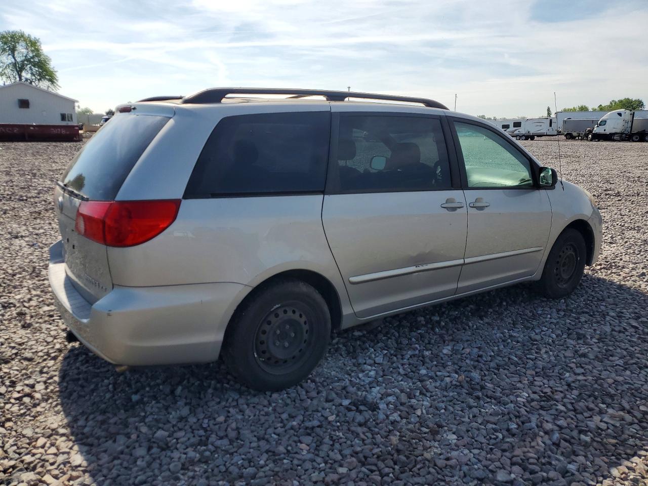2007 Toyota Sienna Le 7-passenger Silver vin: 5TDZK23CX7S094754